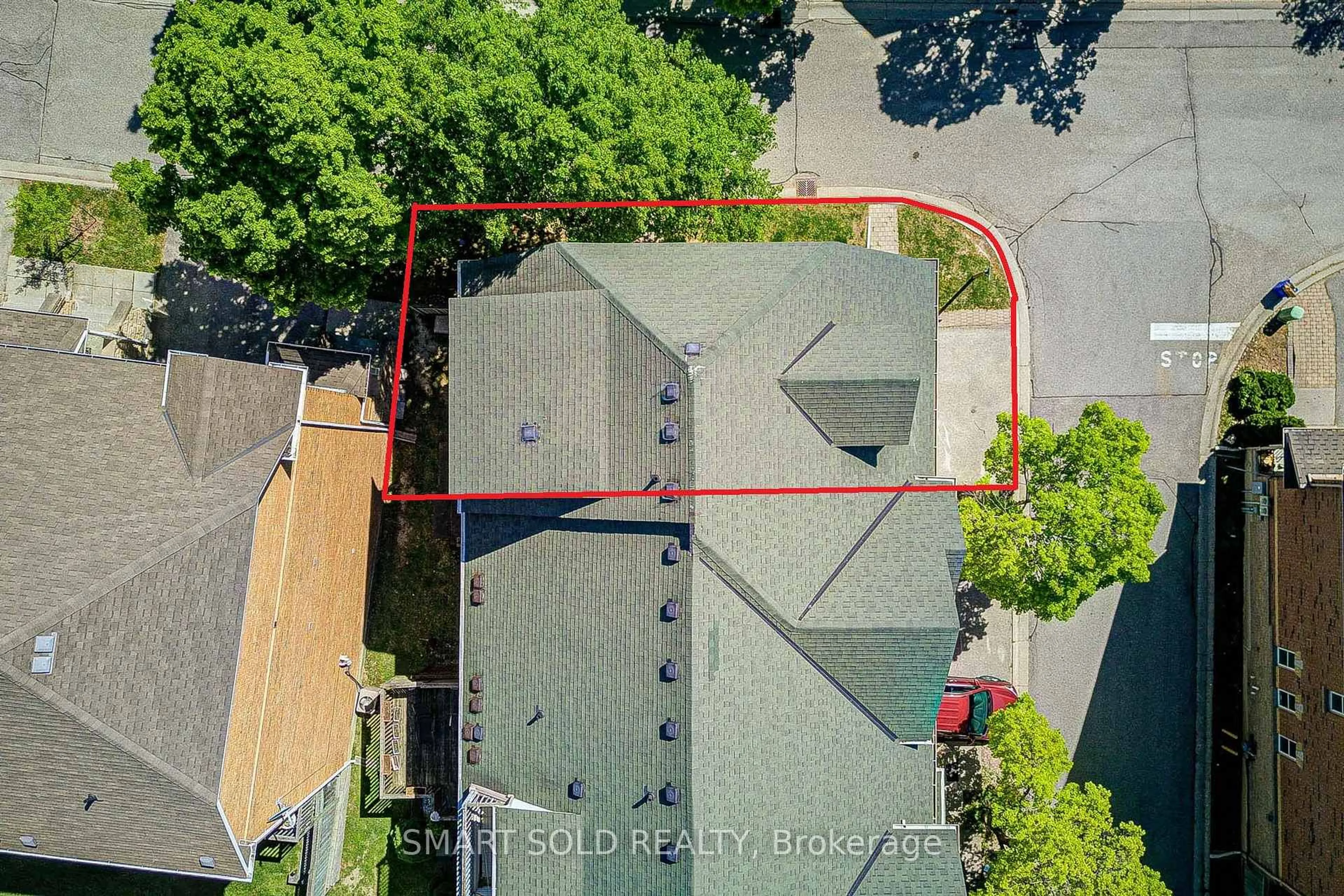 A pic from outside/outdoor area/front of a property/back of a property/a pic from drone, street for 63 Michael Way, Markham Ontario L3R 5G4