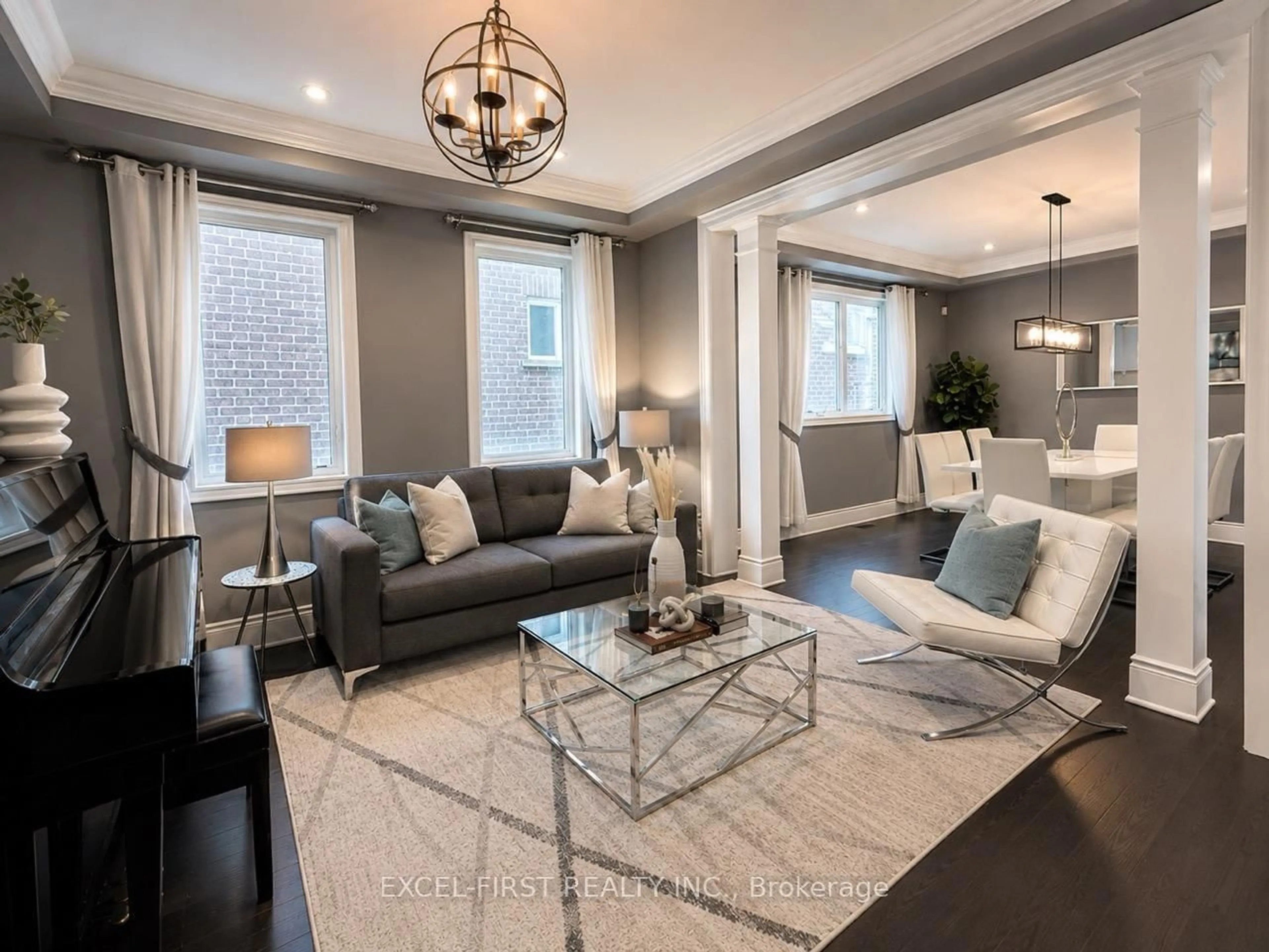Living room with furniture, unknown for 117 Novan Cres, Aurora Ontario L4G 0X7
