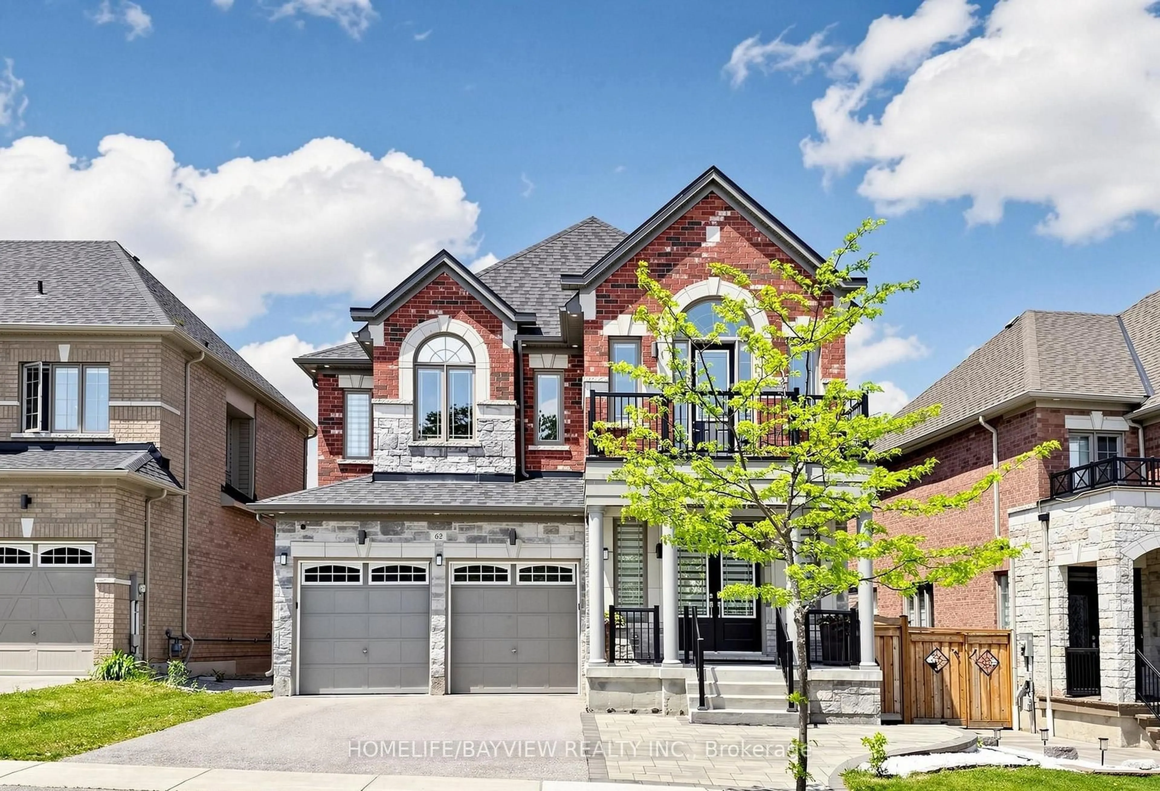 Home with brick exterior material, street for 62 Pear Blossom Way, East Gwillimbury Ontario L9N 0S9