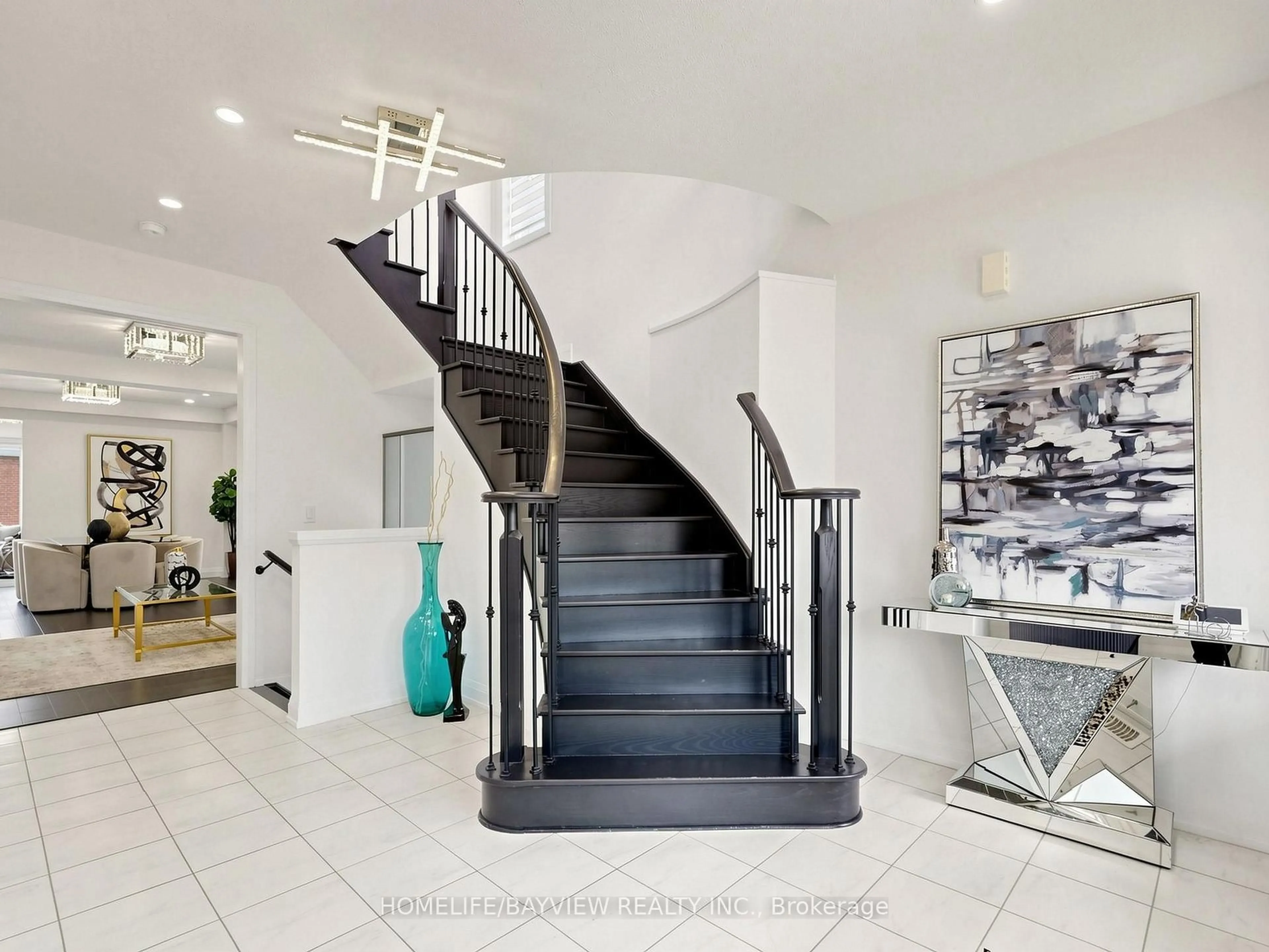 Indoor foyer for 62 Pear Blossom Way, East Gwillimbury Ontario L9N 0S9