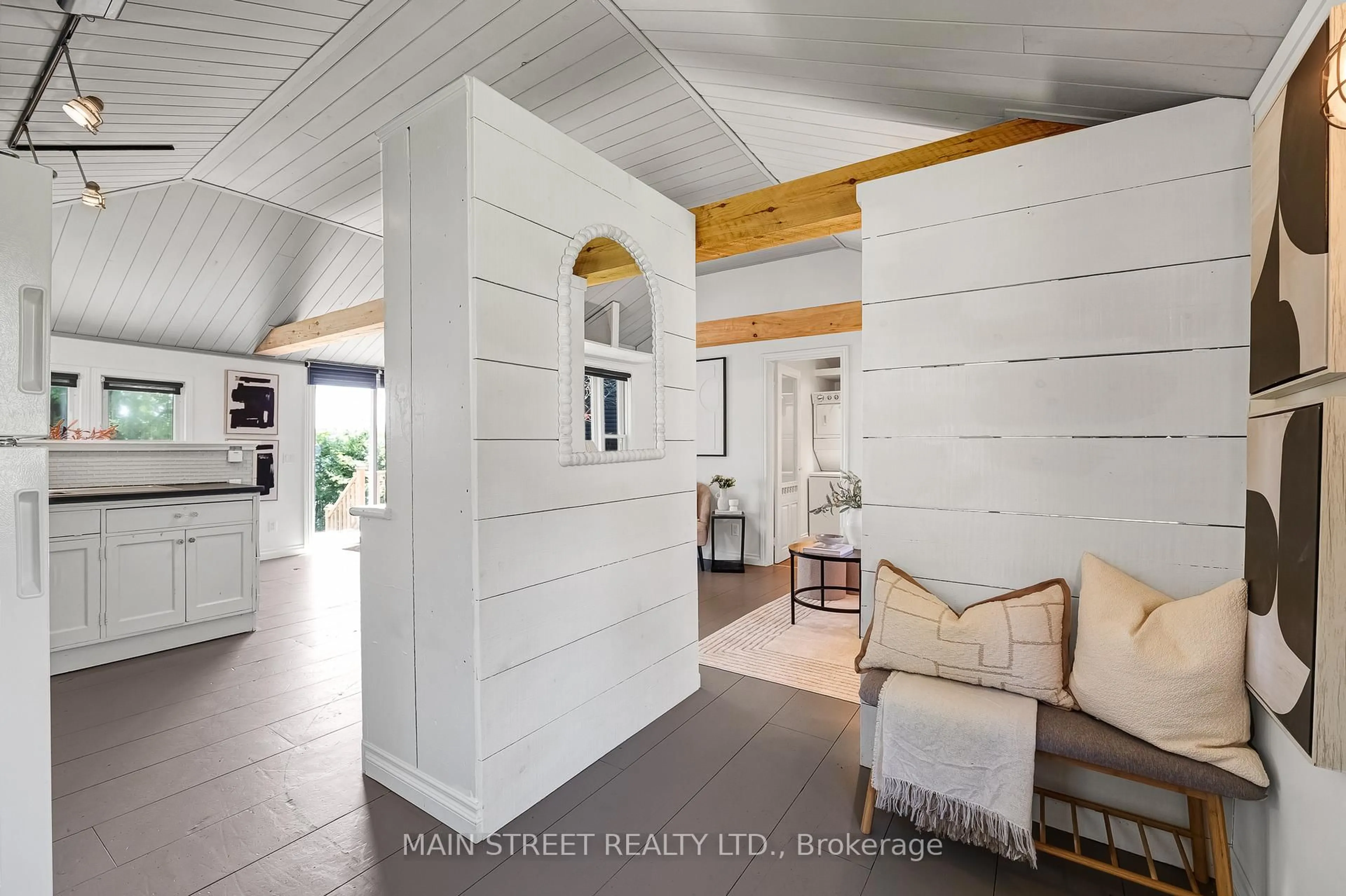 Indoor entryway for 73 Cedarvale Blvd, Whitchurch-Stouffville Ontario L4A 7X3