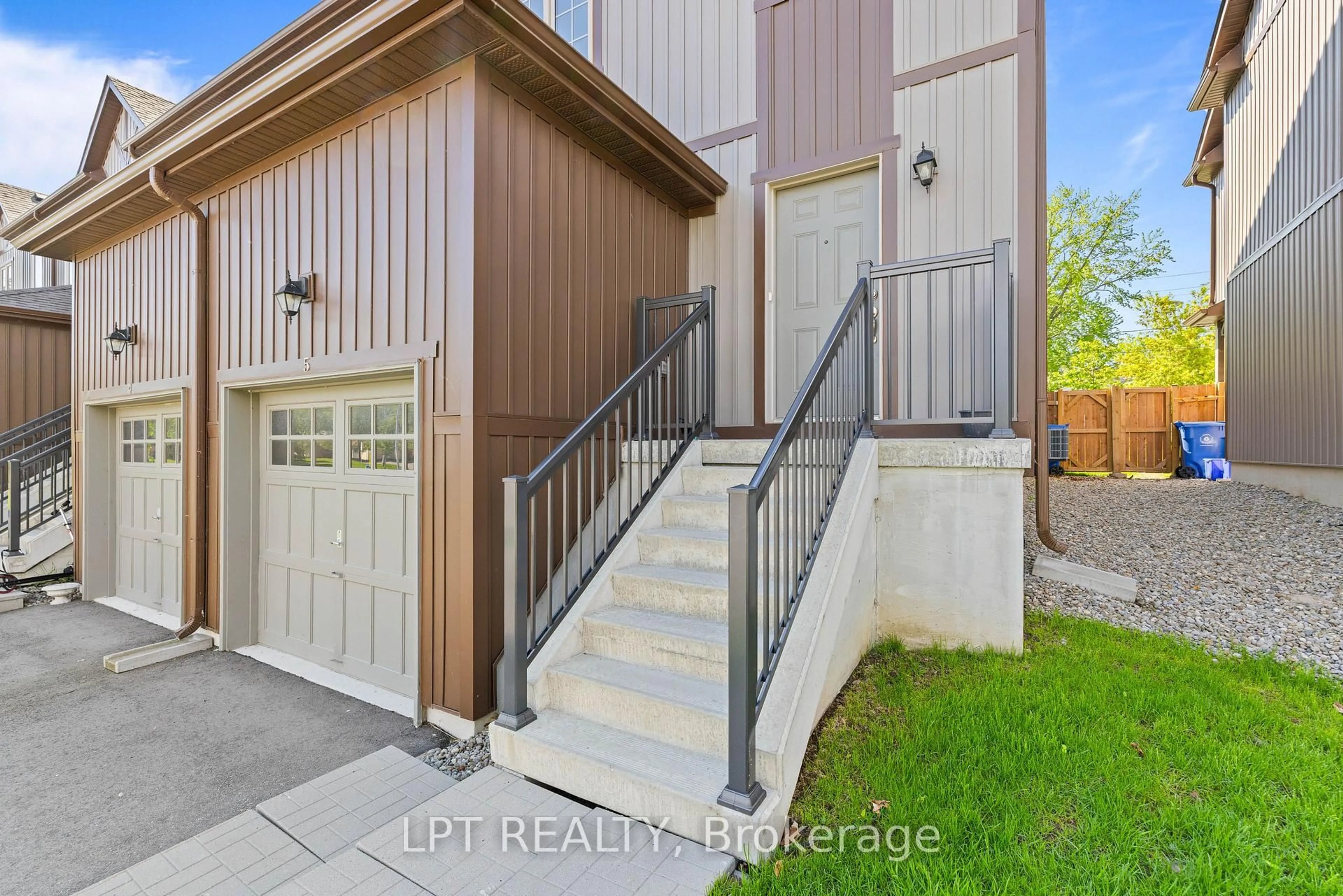 Unknown for 110 Grew Blvd #TH05, Georgina Ontario L0E 1L0