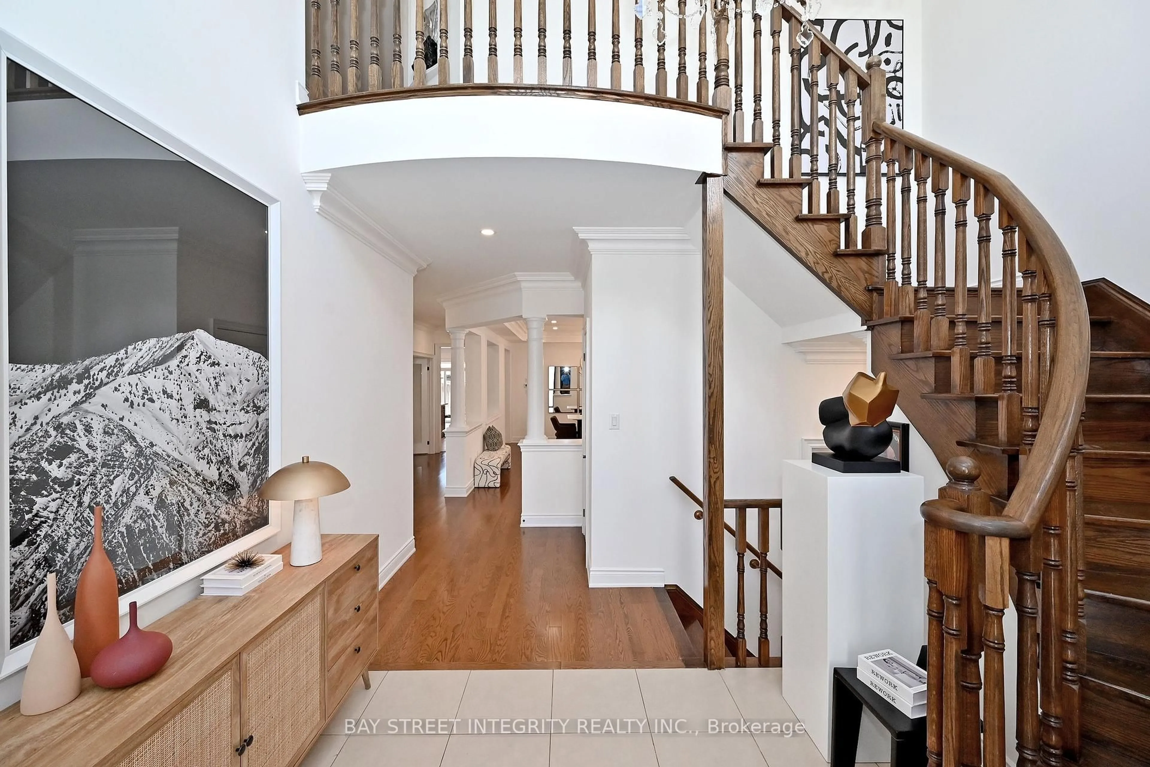 Indoor entryway for 71 Allison Ann Way, Vaughan Ontario L6A 0J4