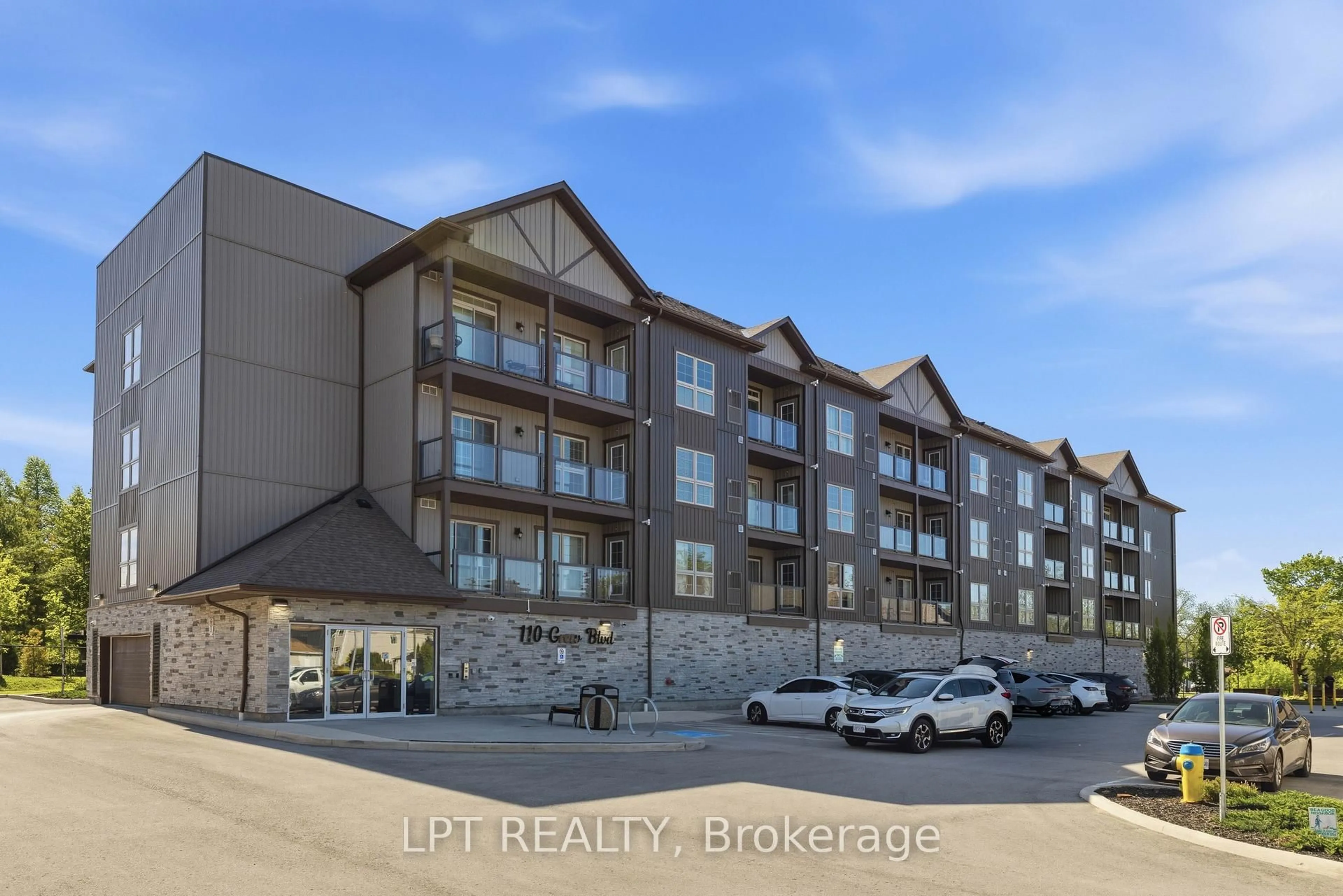 A pic from outside/outdoor area/front of a property/back of a property/a pic from drone, building for 110 Grew Blvd #303, Georgina Ontario L0E 1L0