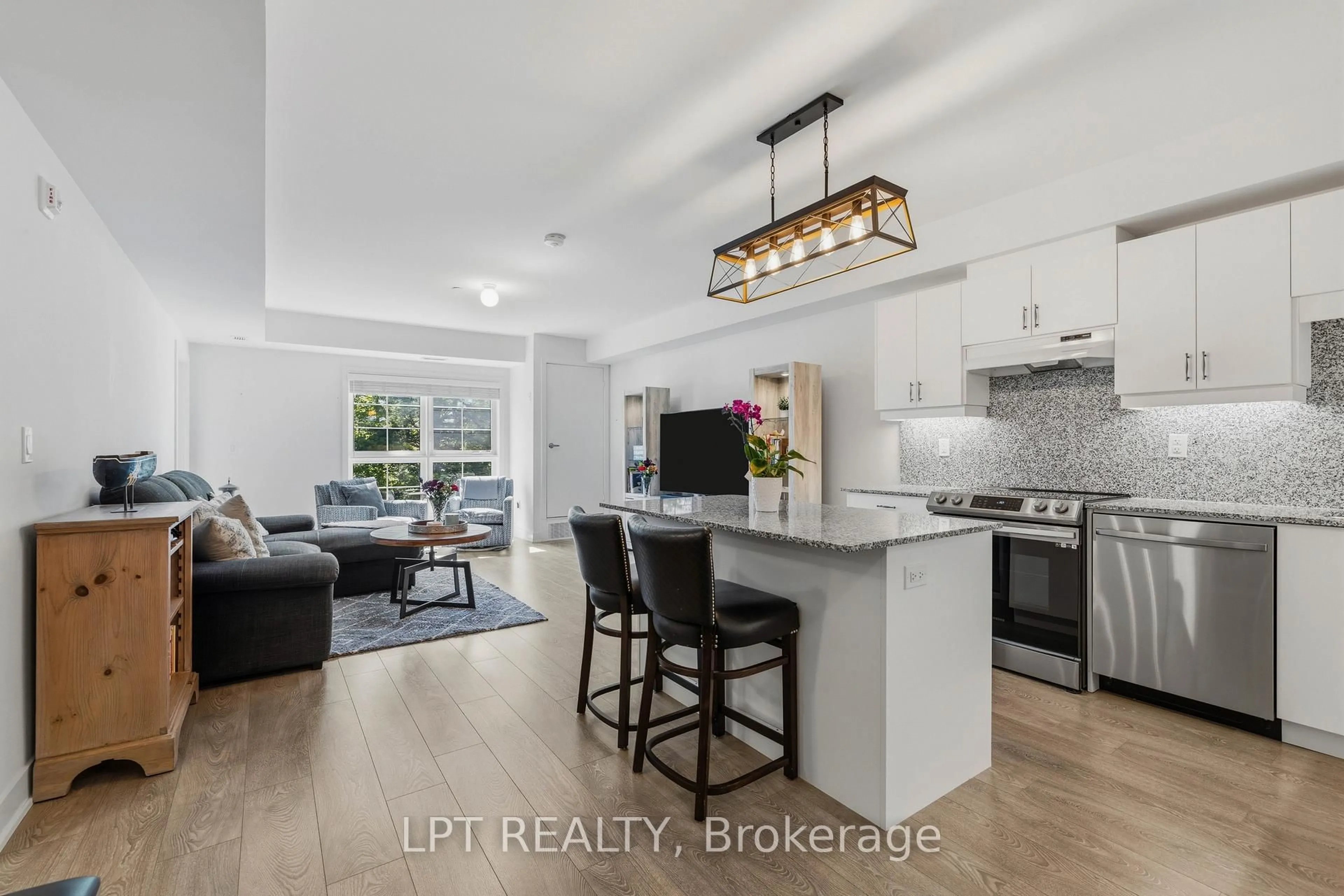 Open concept kitchen, ceramic/tile floor for 110 Grew Blvd #303, Georgina Ontario L0E 1L0