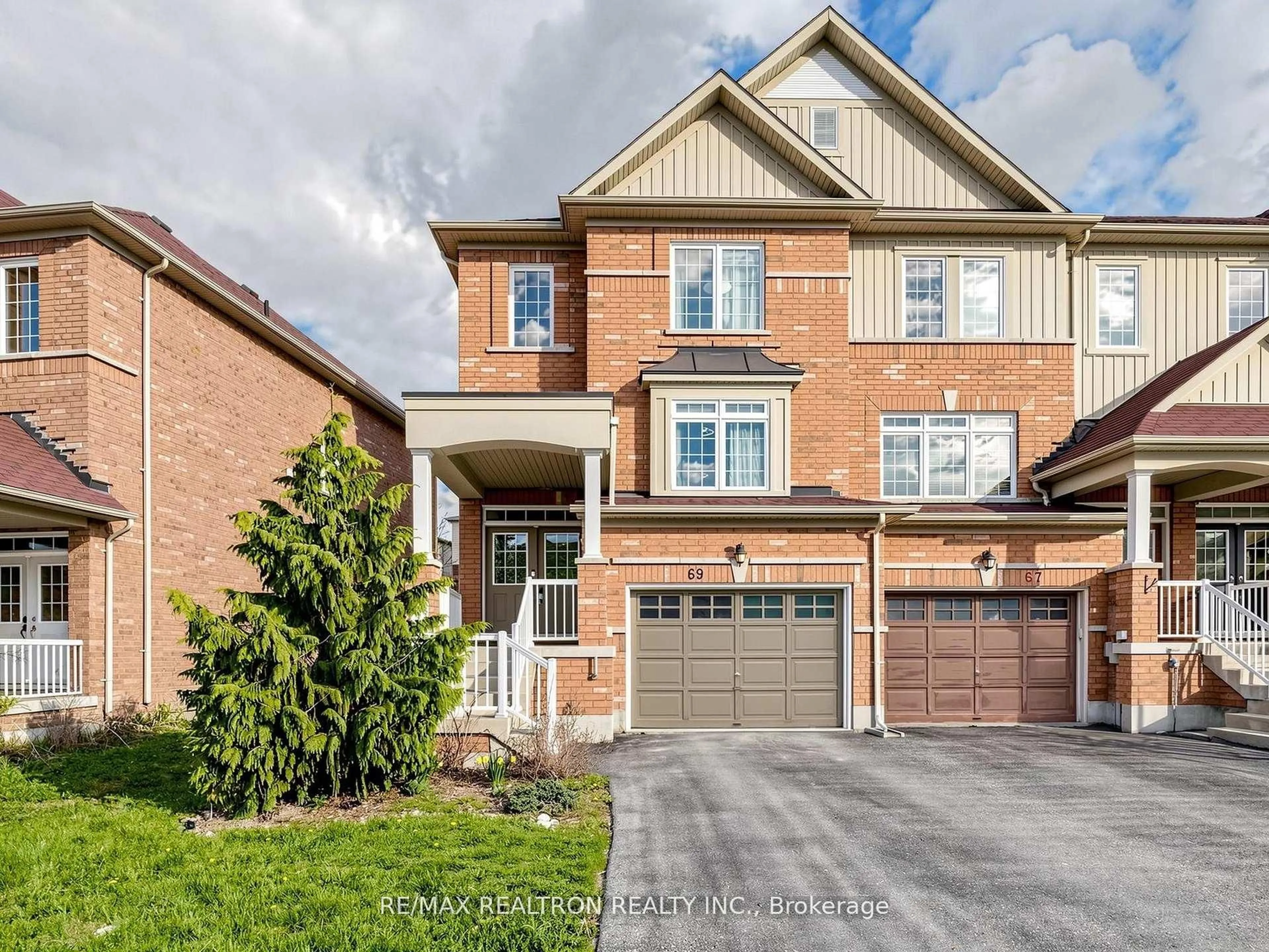 Home with brick exterior material, street for 69 Matthewson Ave, Bradford West Gwillimbury Ontario L3Z 0N8
