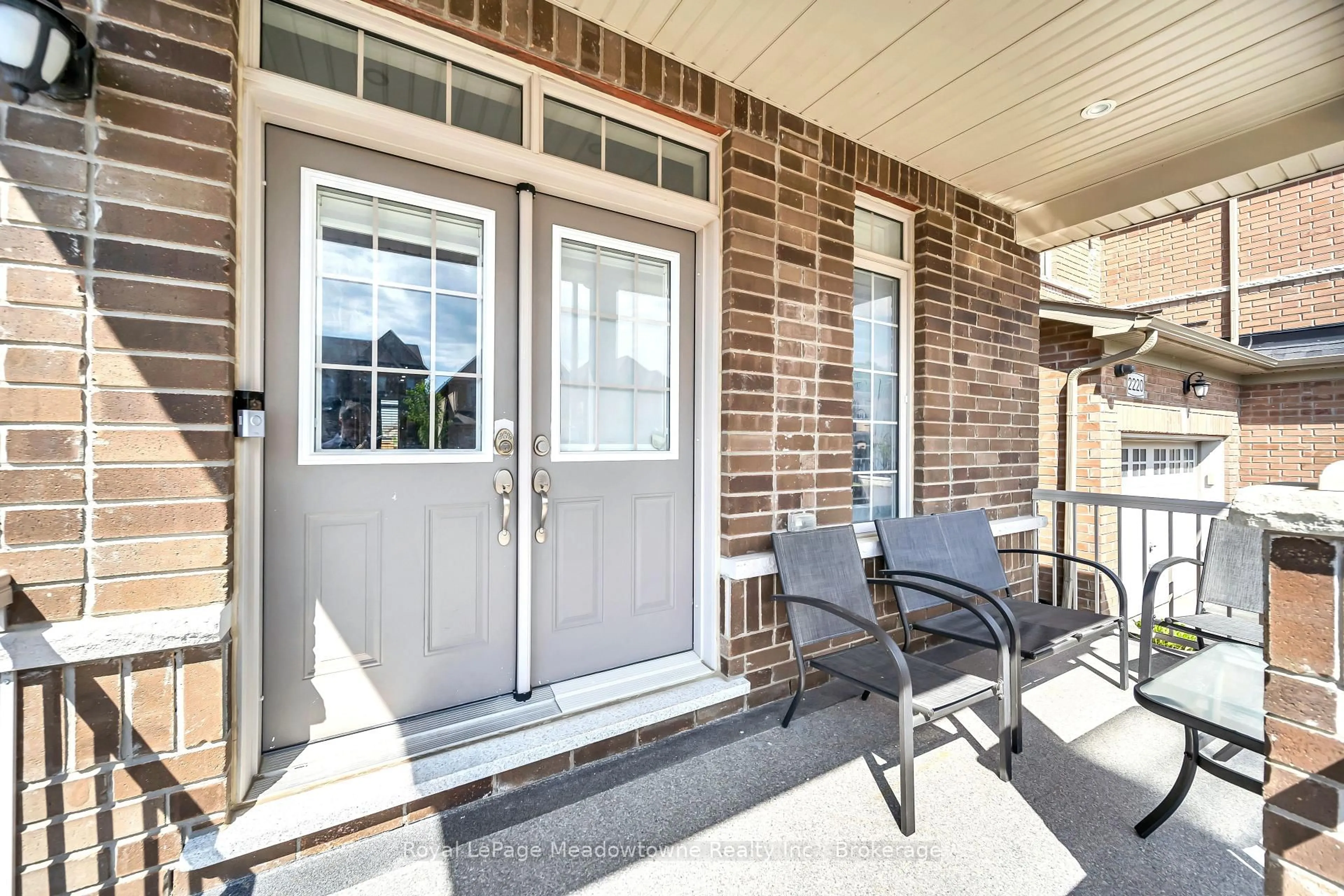 Indoor entryway for 2218 Lozenby St, Innisfil Ontario L9S 0M8