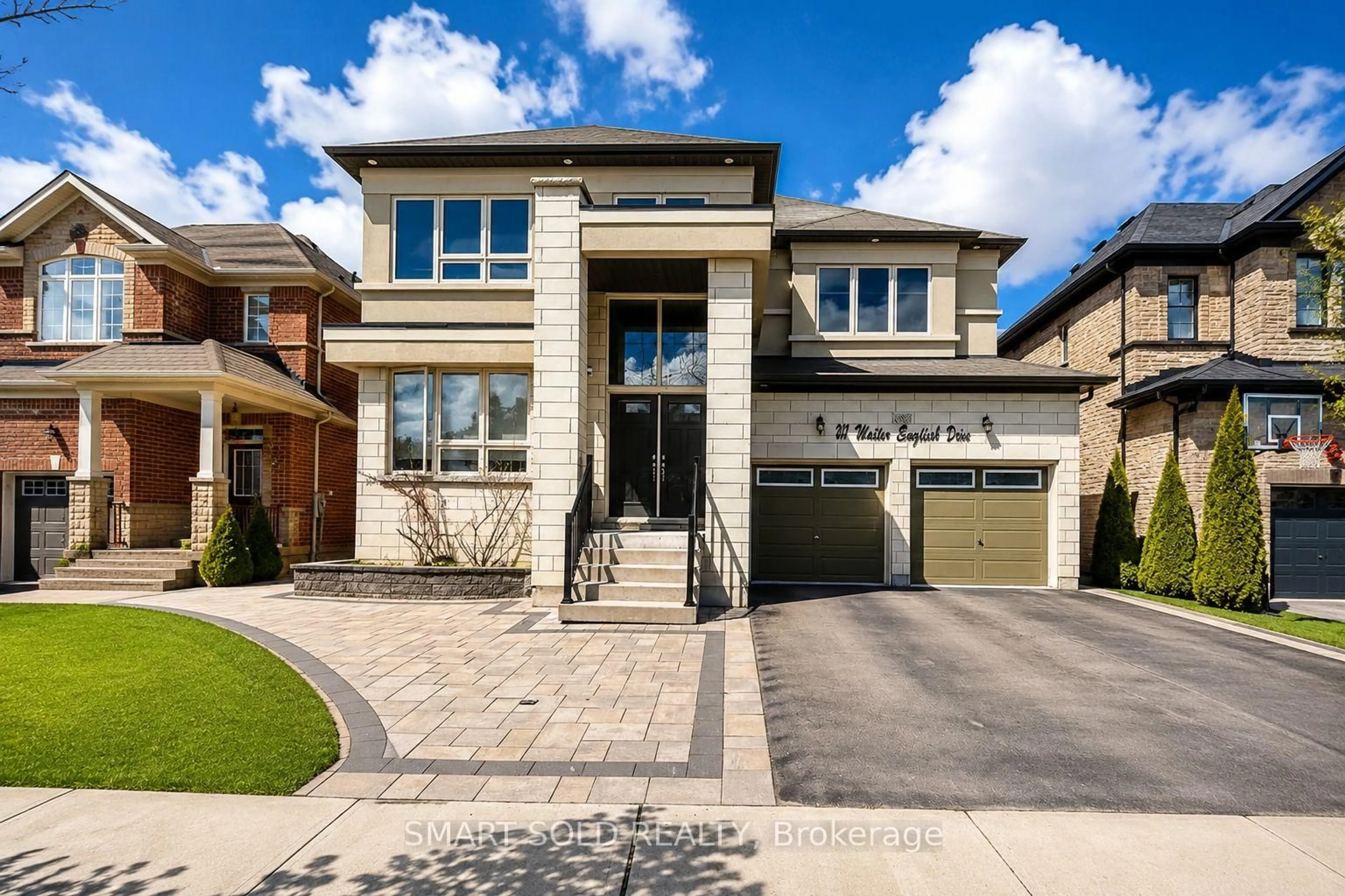 Home with brick exterior material, street for 207 Walter English Dr, East Gwillimbury Ontario L9N 0R8