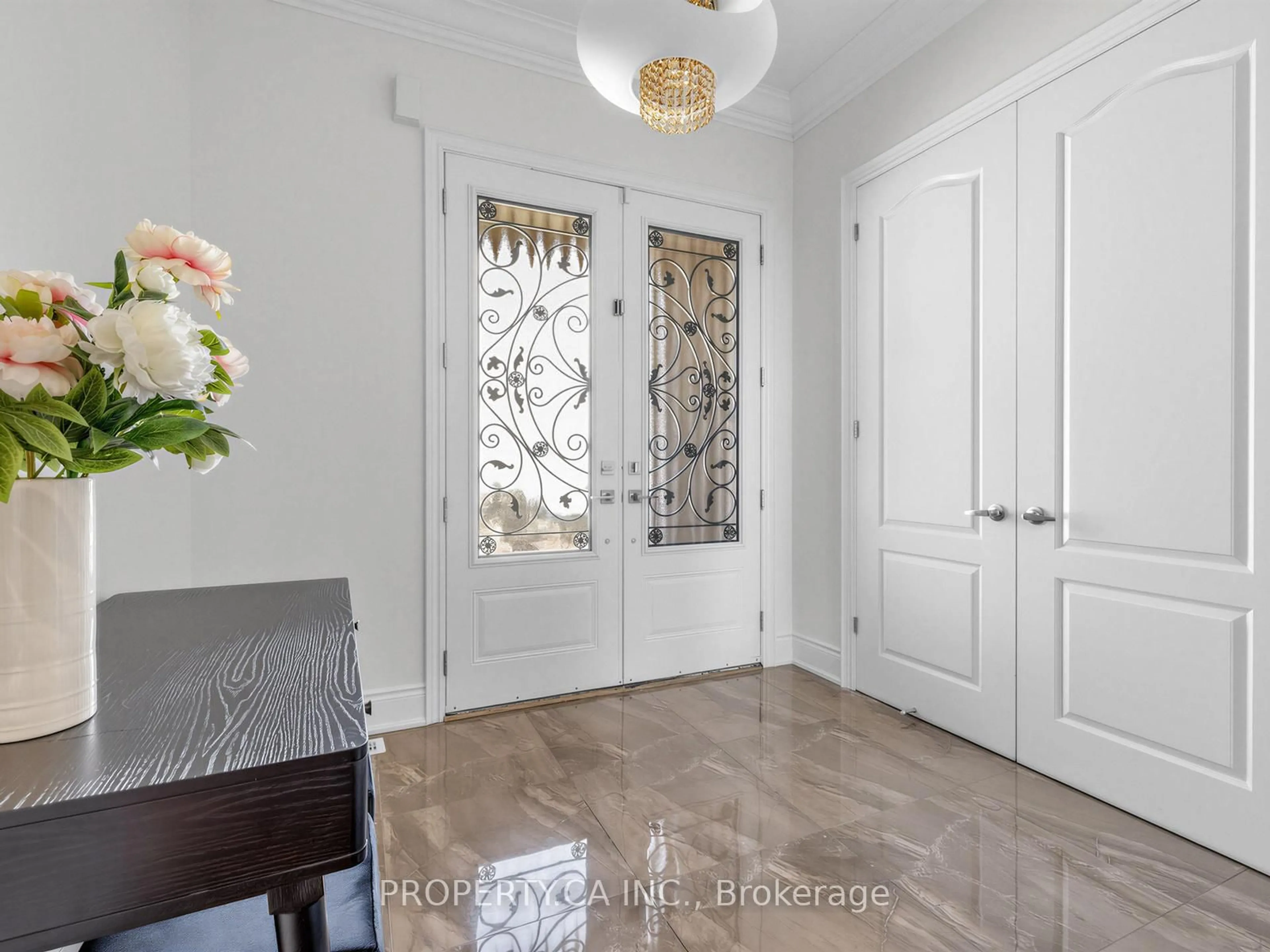 Indoor entryway for 45 Marbrook St, Richmond Hill Ontario L4C 0Y9