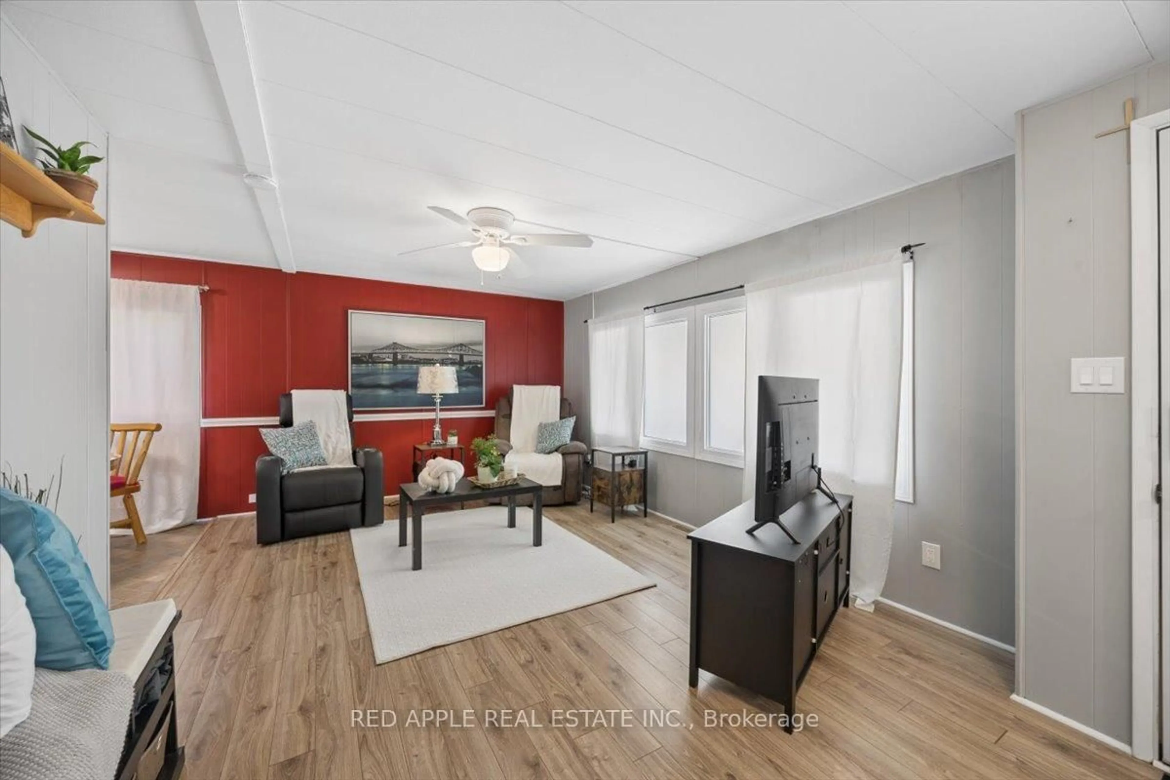 Living room with furniture, unknown for 30 Flora Crt, Innisfil Ontario L9S 1R4