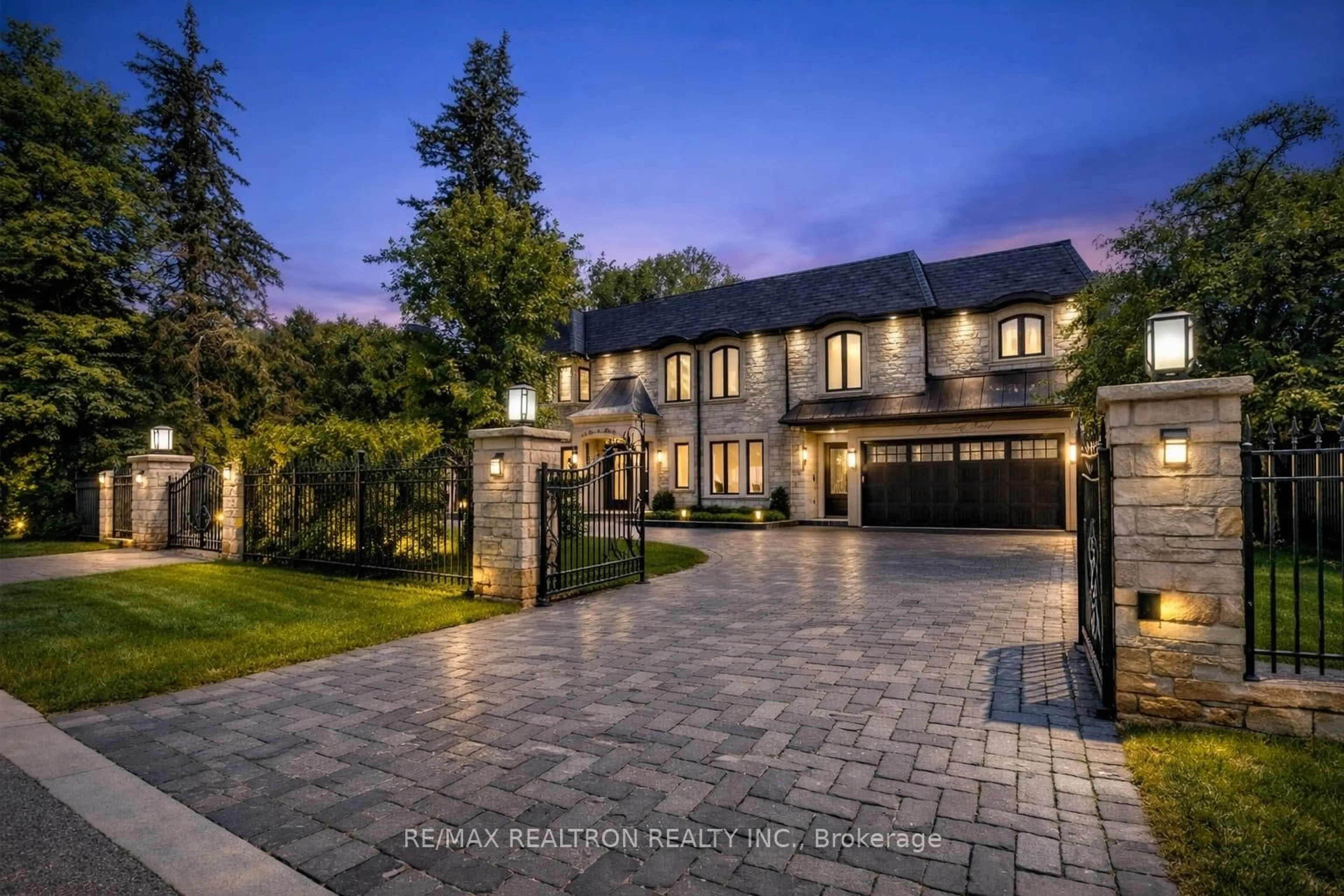 Home with brick exterior material, street for 27 Laureleaf Rd, Markham Ontario L3T 2X4