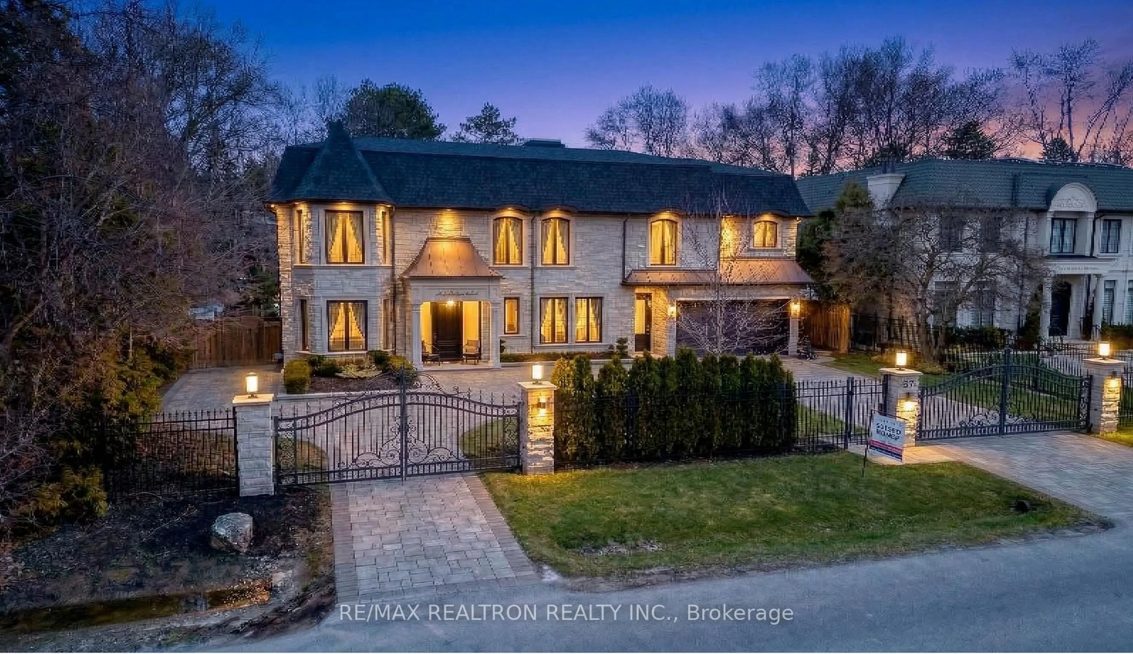 Home with brick exterior material, street for 27 Laureleaf Rd, Markham Ontario L3T 2X4