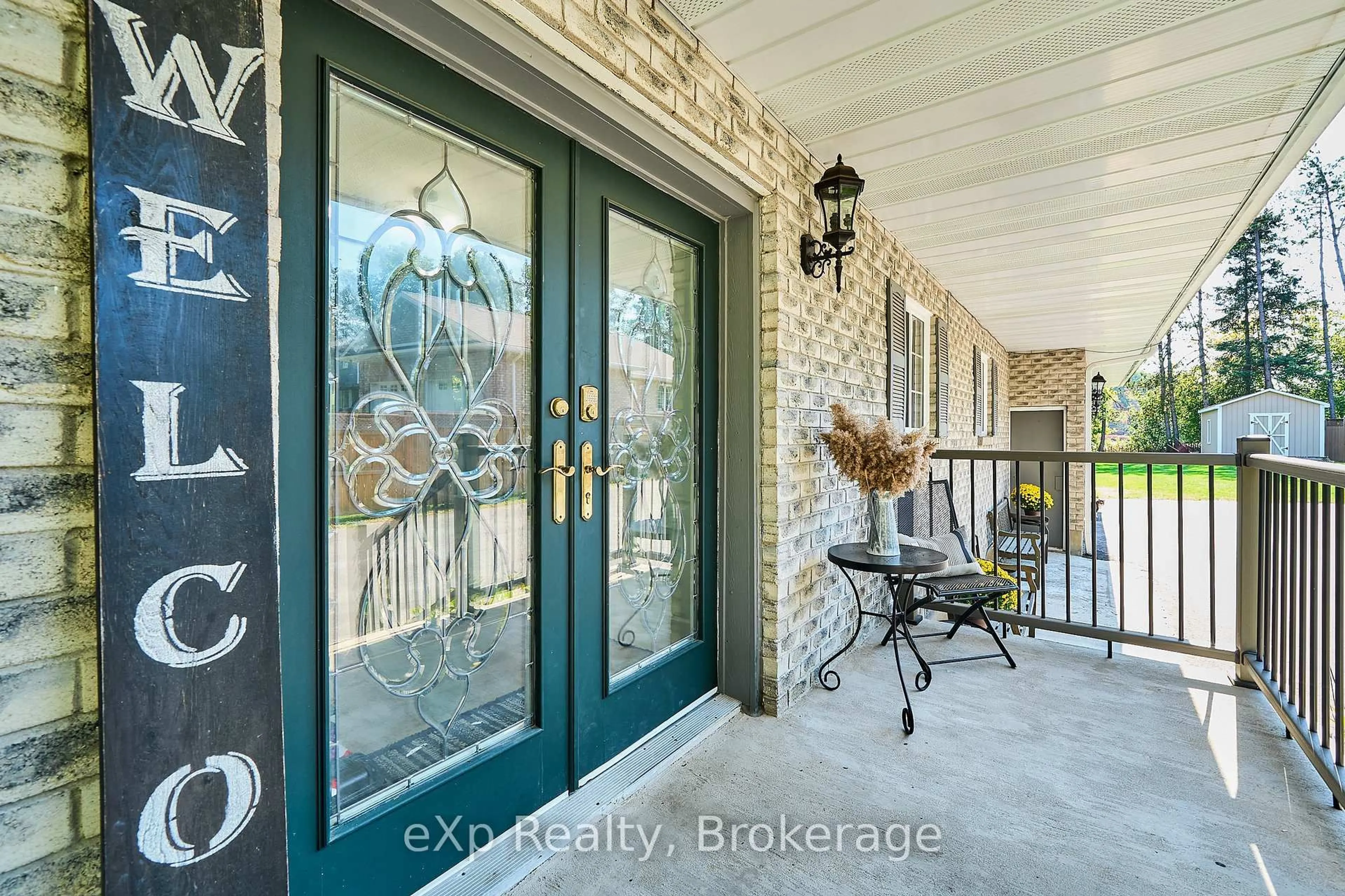 Indoor entryway for 9 Hilda Ave, Uxbridge Ontario L9P 1R2