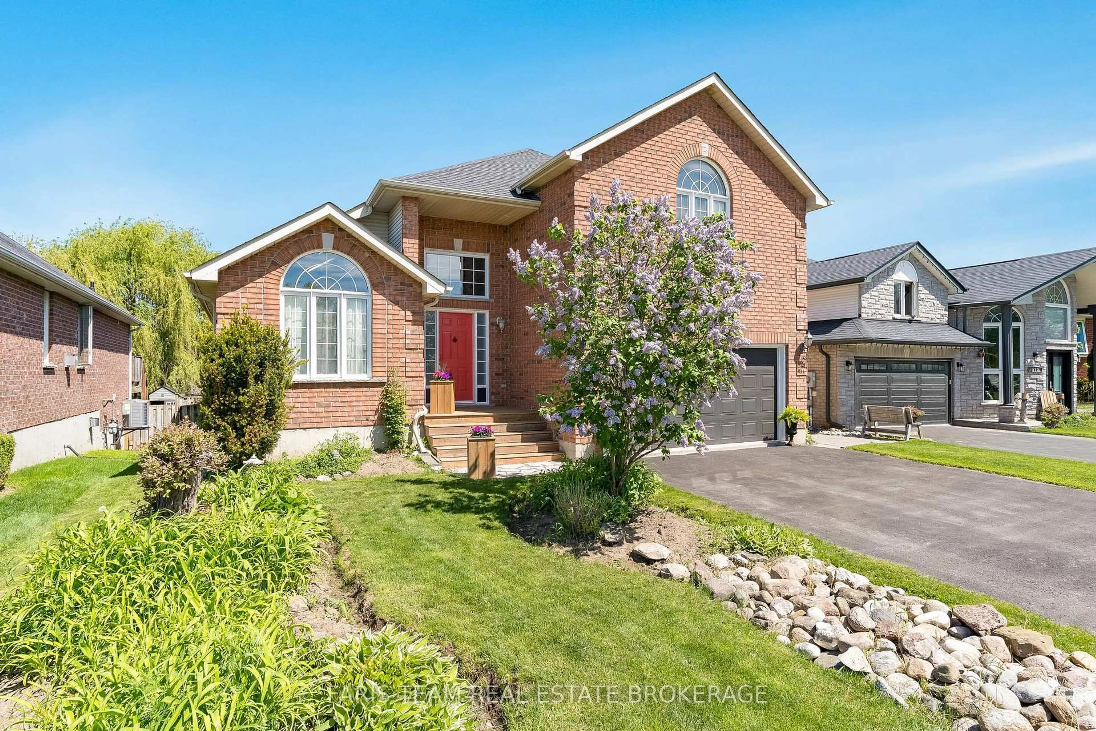 Home with brick exterior material, street for 616 Glen Cedar Cres, Innisfil Ontario L9S 2J4