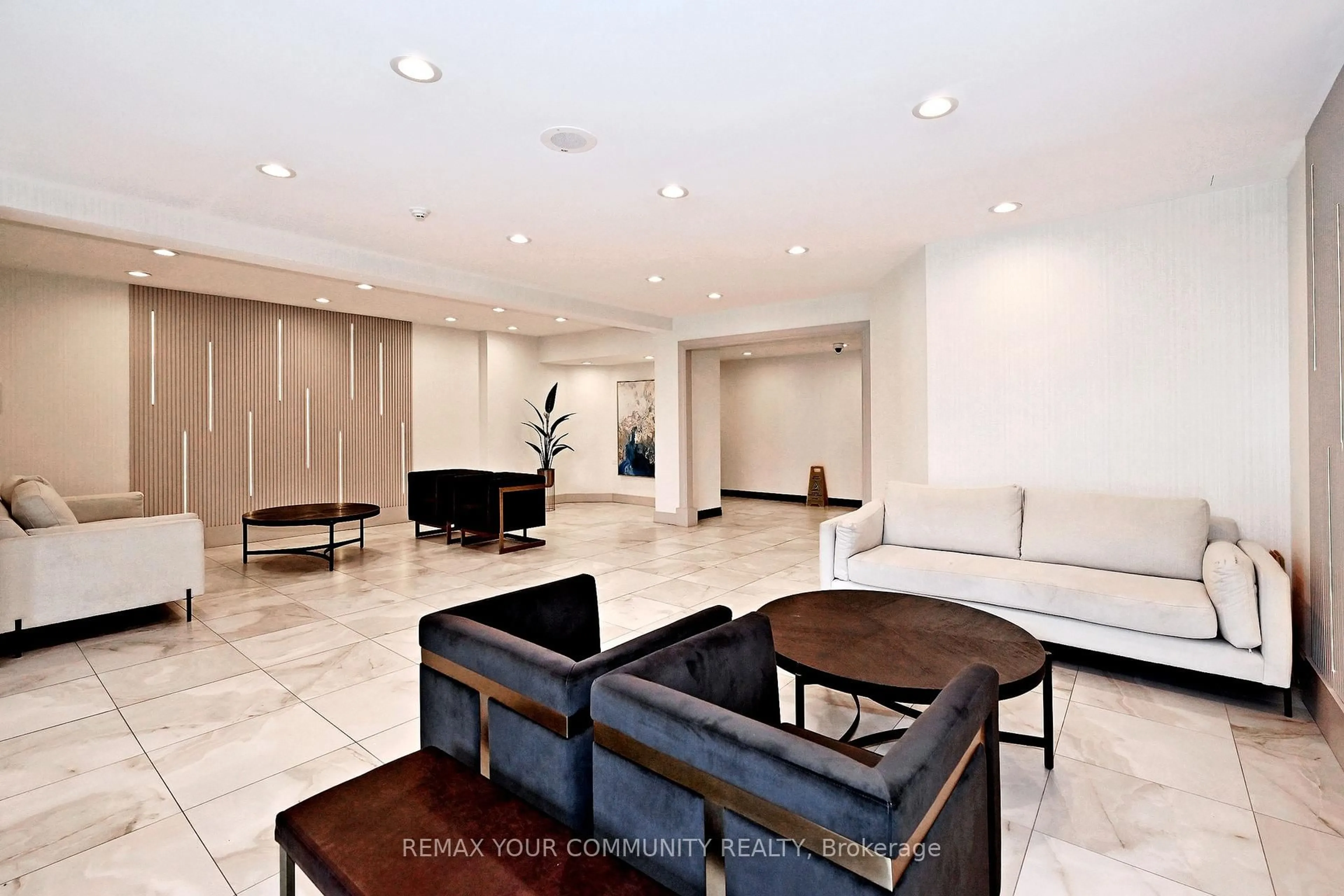 Lobby for 32 Clarissa Dr #620, Richmond Hill Ontario L4C 9R7