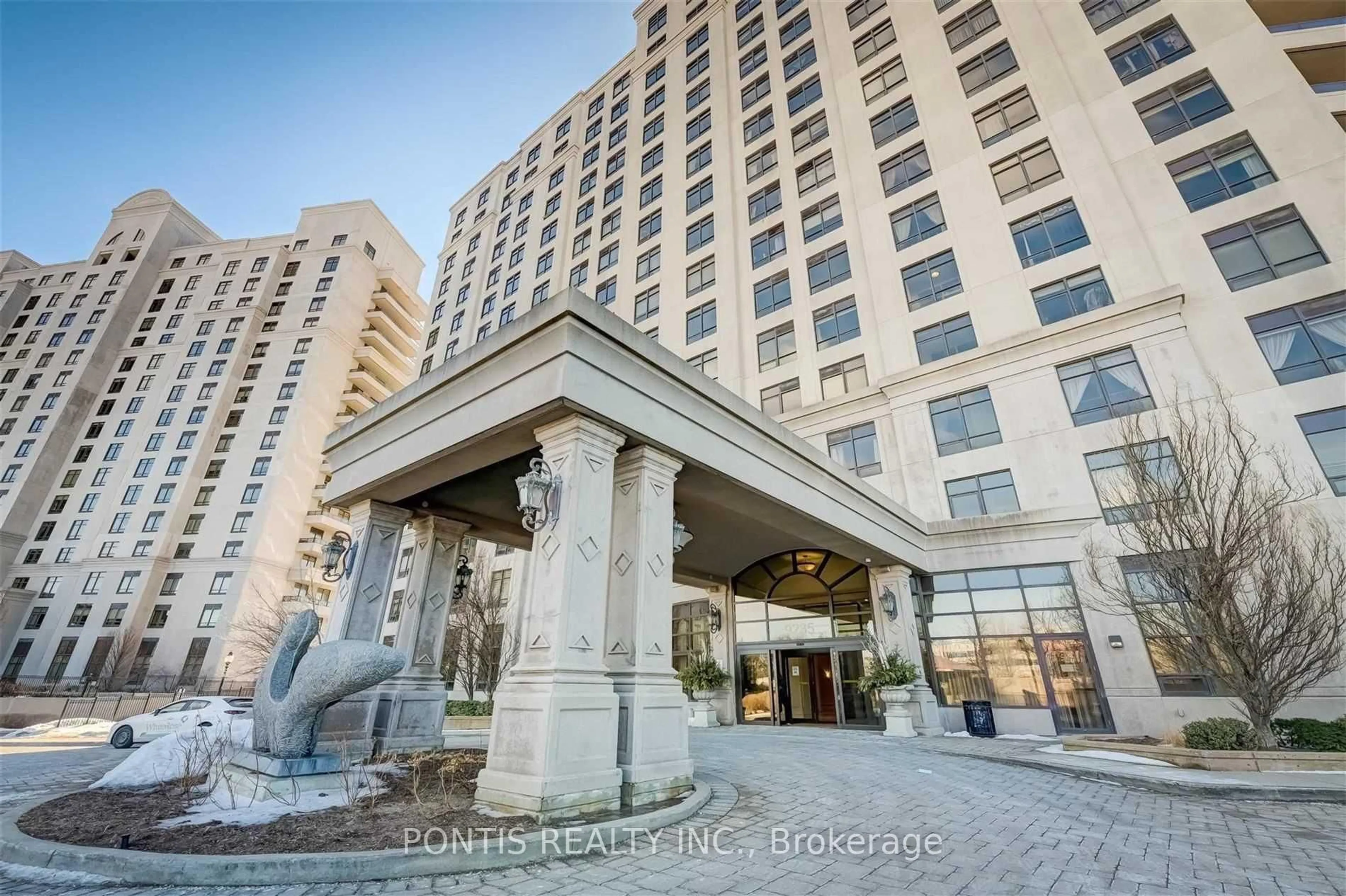 Indoor foyer for 9235 Jane St #412, Vaughan Ontario L6A 0J8