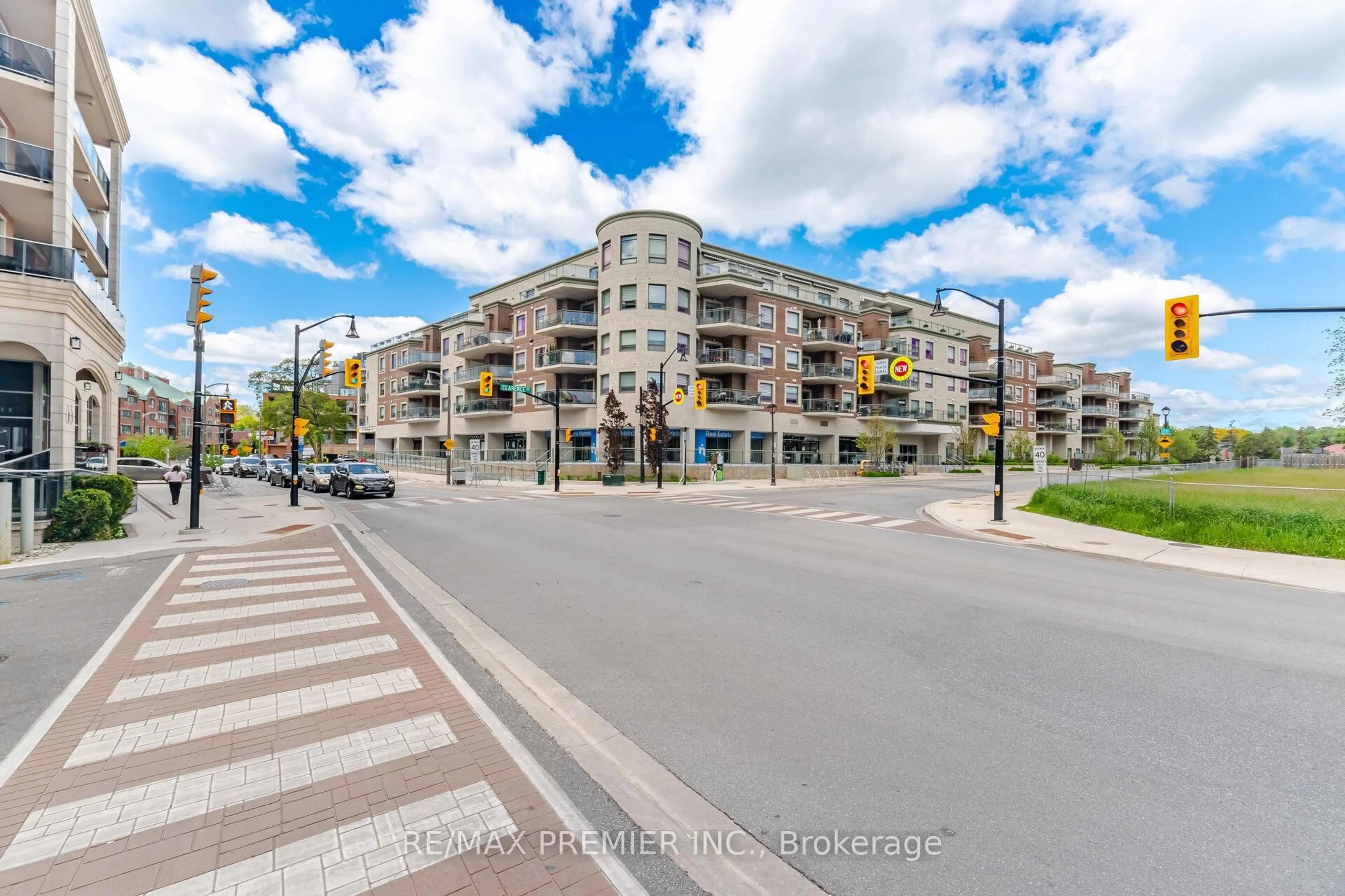 A pic from outside/outdoor area/front of a property/back of a property/a pic from drone, street for 86 Woodbridge Ave #305, Vaughan Ontario L4L 1L3
