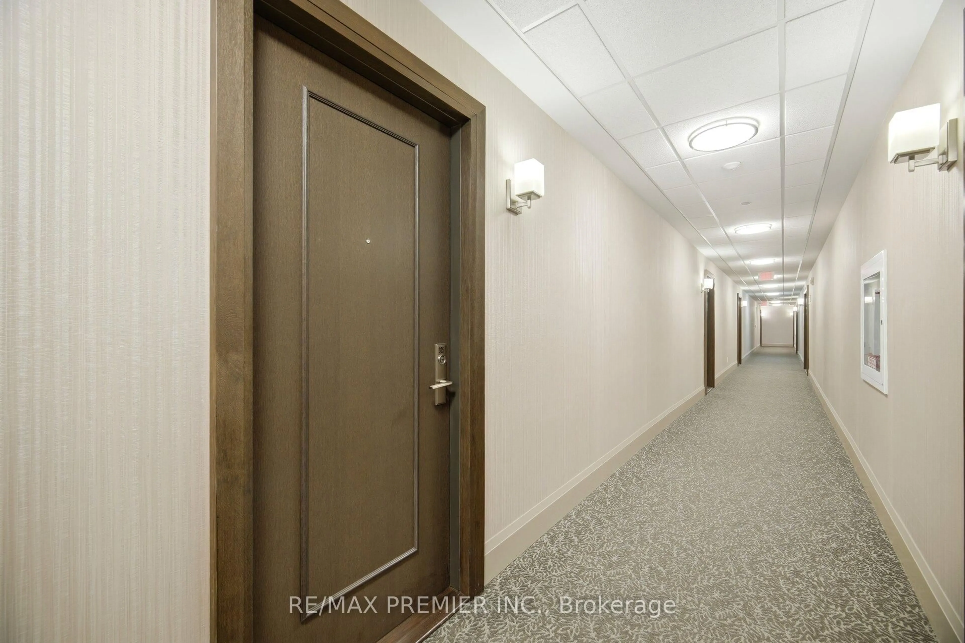 Indoor foyer for 86 Woodbridge Ave #305, Vaughan Ontario L4L 1L3