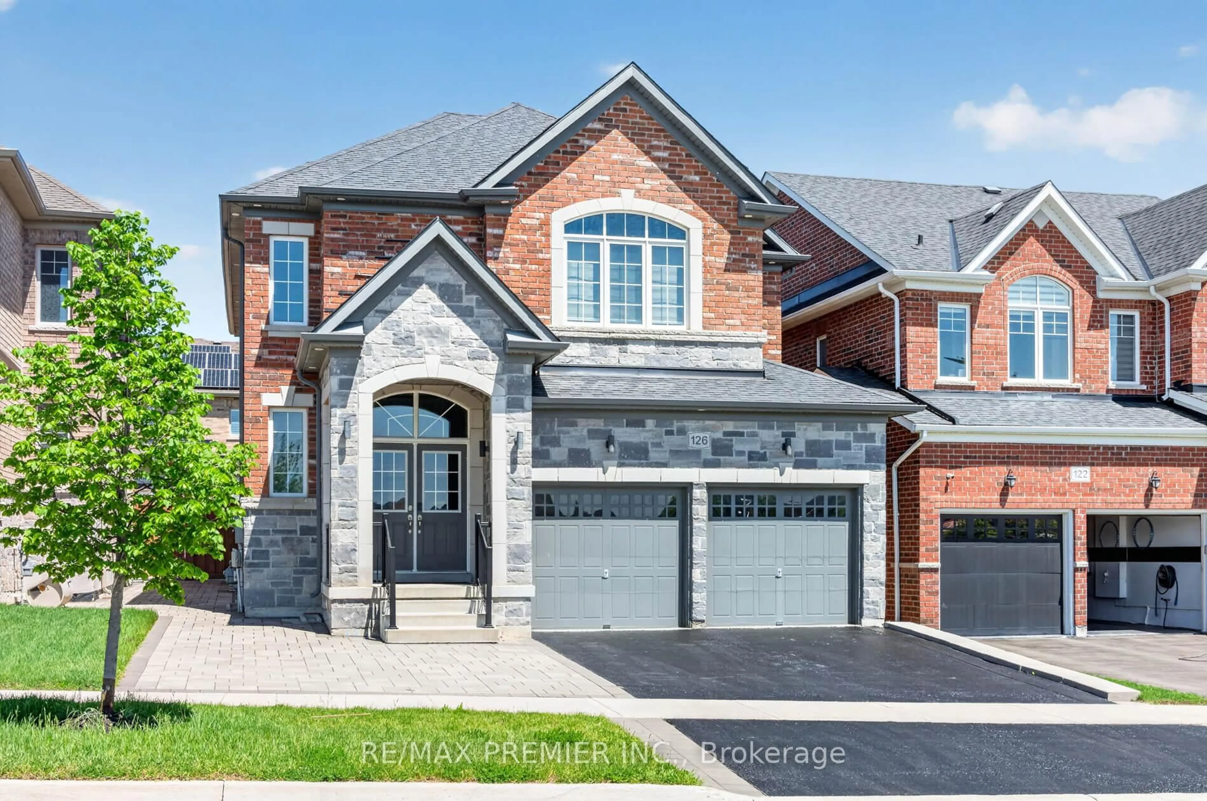Home with brick exterior material, street for 126 Barrow Ave, Bradford West Gwillimbury Ontario L3Z 0X3