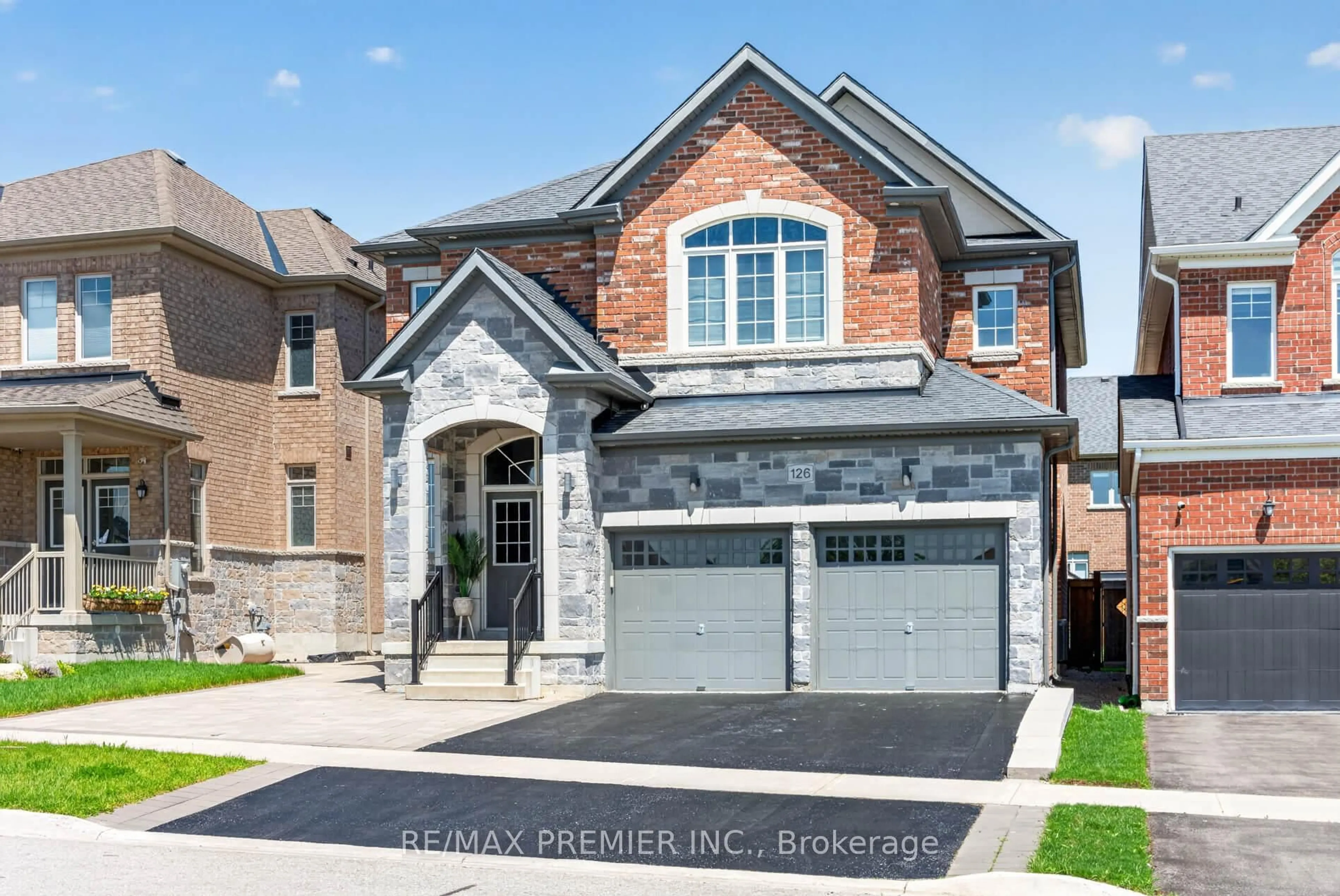 Home with brick exterior material, street for 126 Barrow Ave, Bradford West Gwillimbury Ontario L3Z 0X3