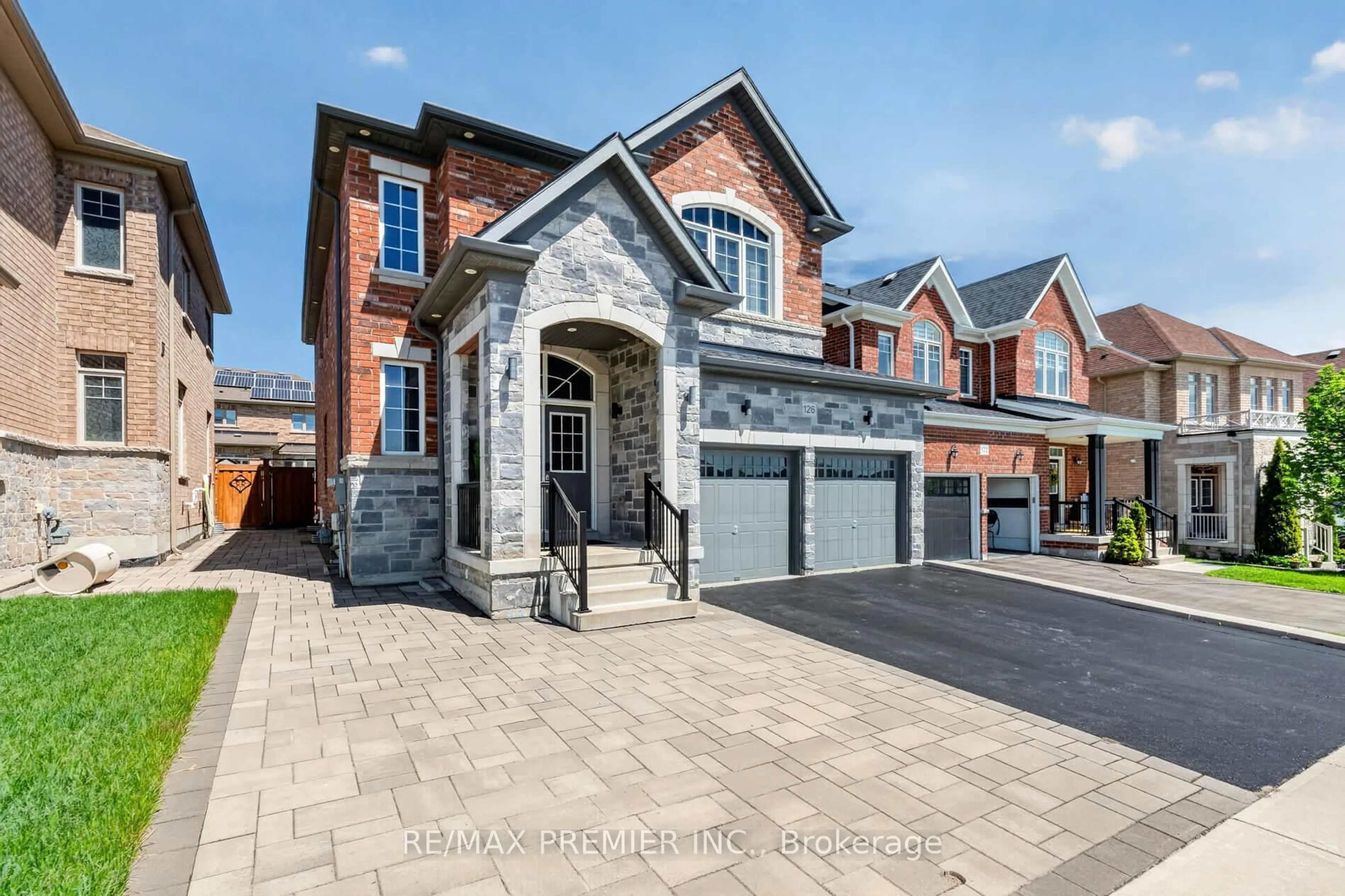Home with brick exterior material, street for 126 Barrow Ave, Bradford West Gwillimbury Ontario L3Z 0X3