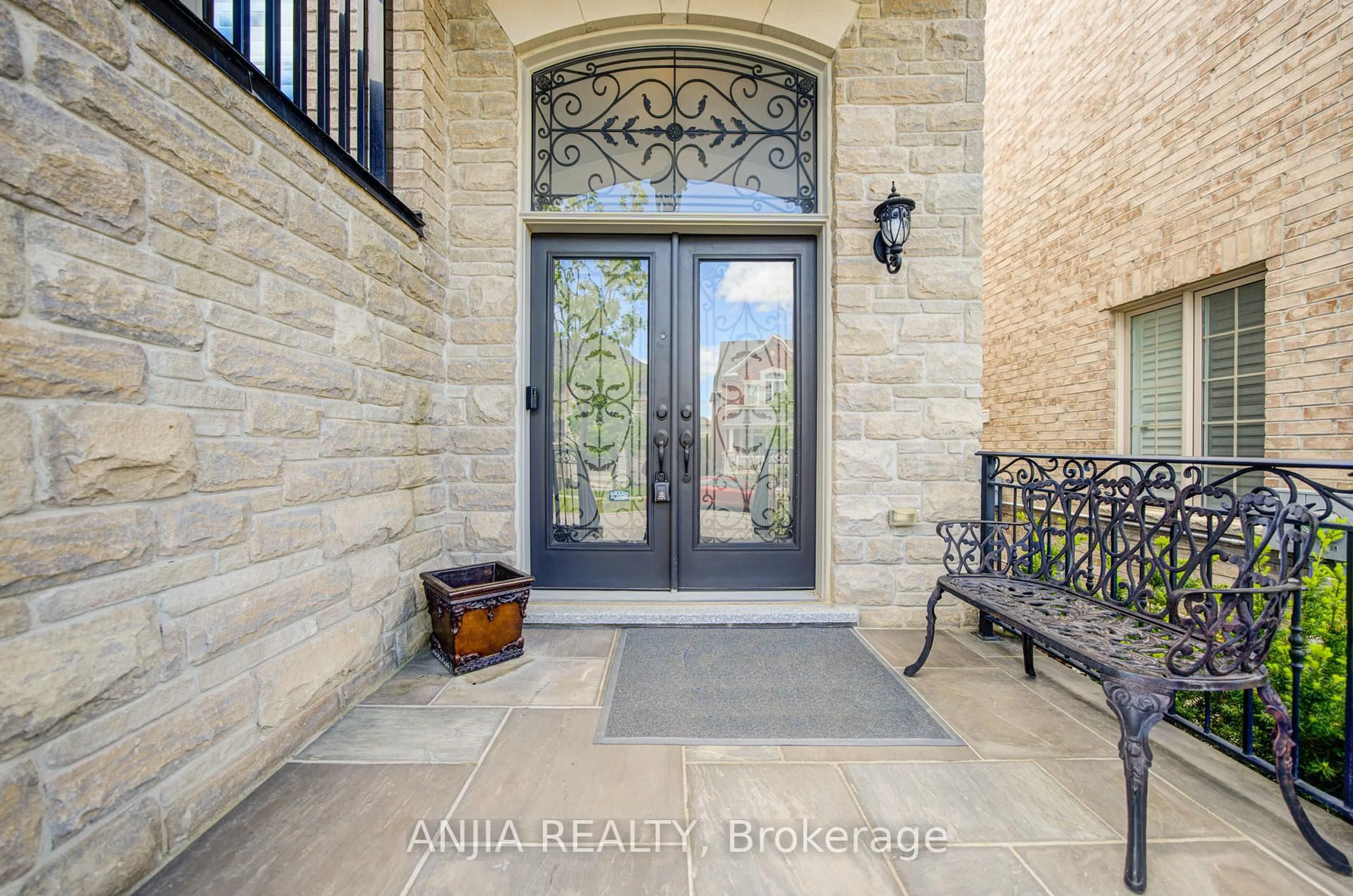 Indoor entryway for 64 Frederick Stamm Cres, Markham Ontario L6C 0X3