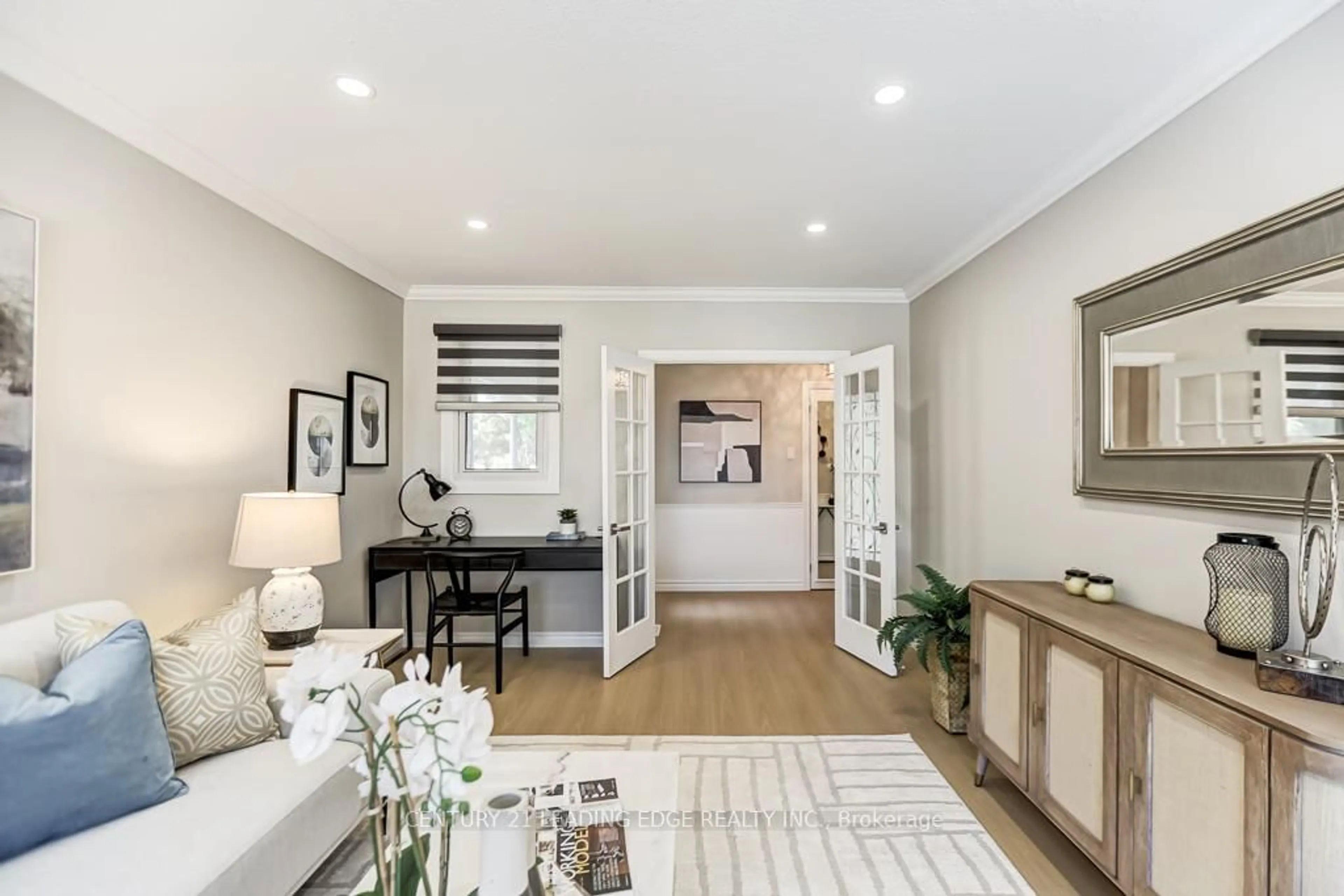 Indoor entryway for 92 Drakefield Rd, Markham Ontario L3P 1H1