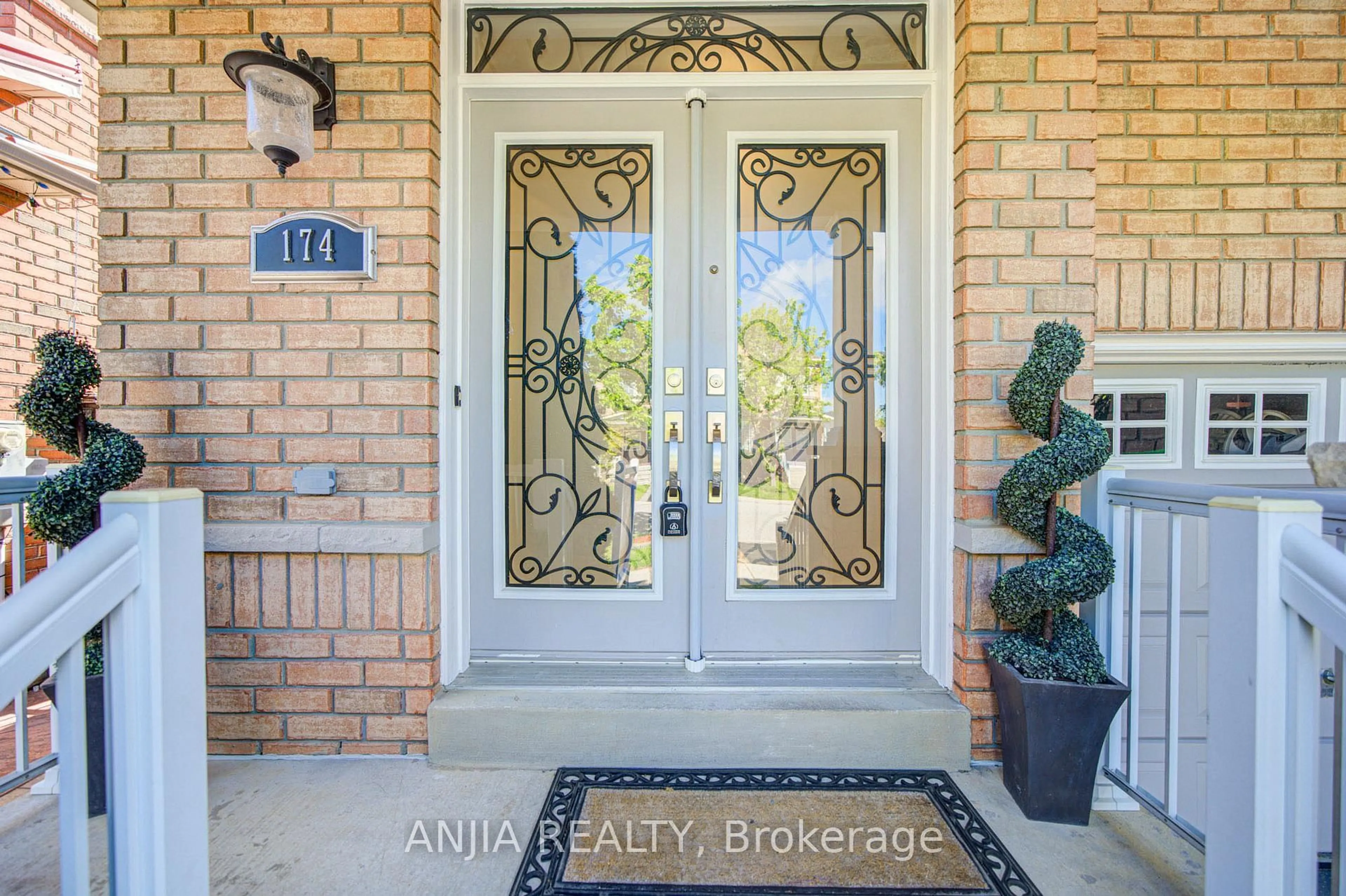 Indoor entryway for 174 Goldenwood Cres, Markham Ontario L6E 1L8