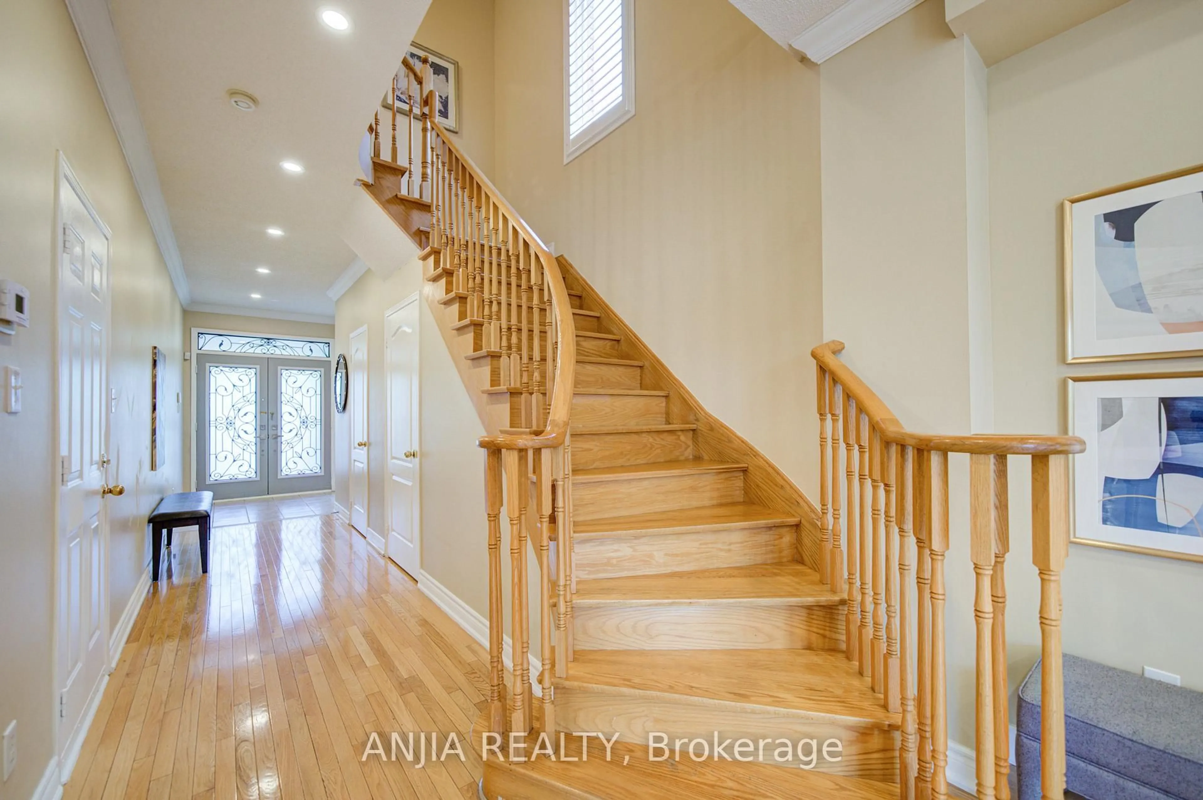 Indoor entryway for 174 Goldenwood Cres, Markham Ontario L6E 1L8