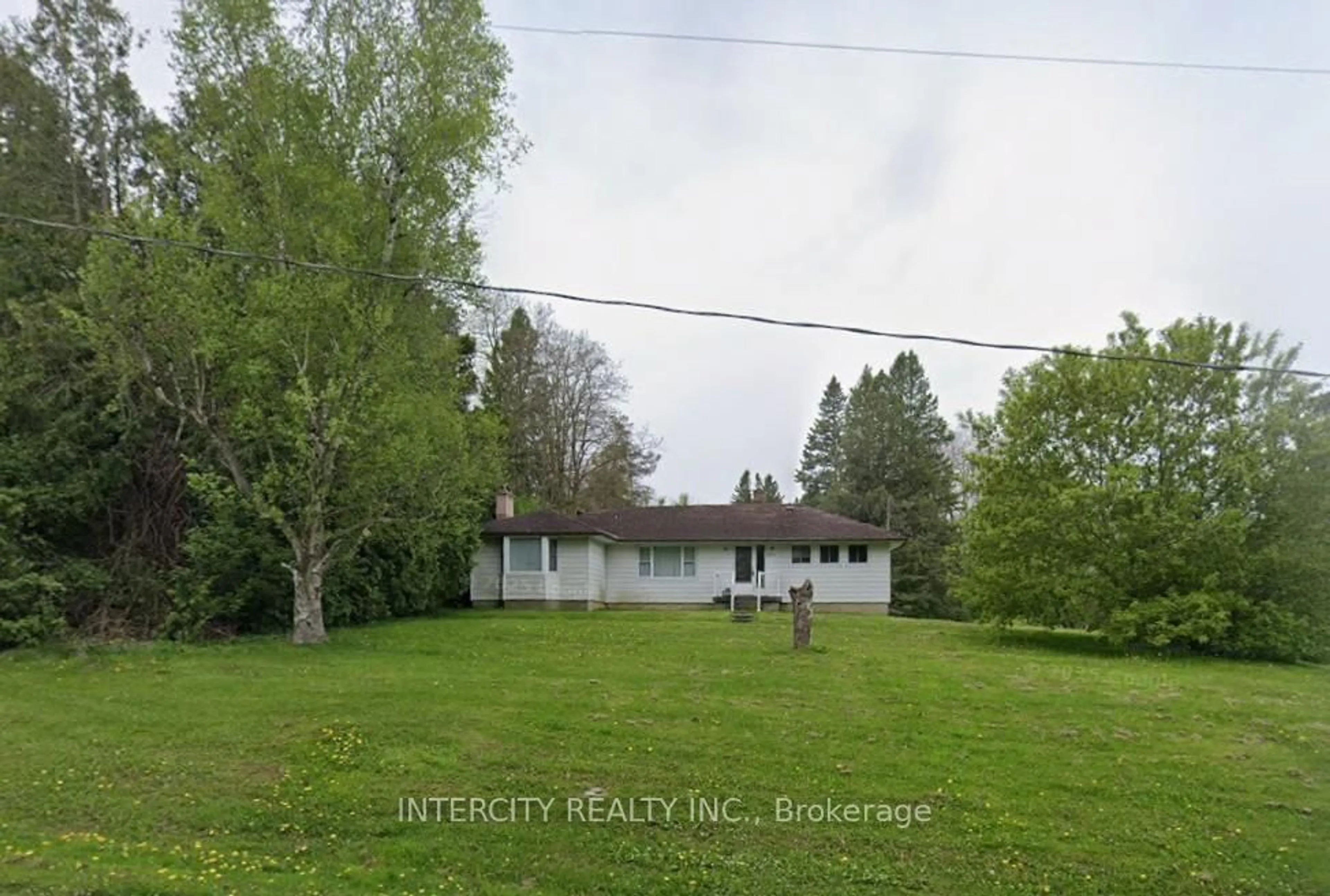 A pic from outside/outdoor area/front of a property/back of a property/a pic from drone, unknown for 194 Martin St, King Ontario L7B 1J5
