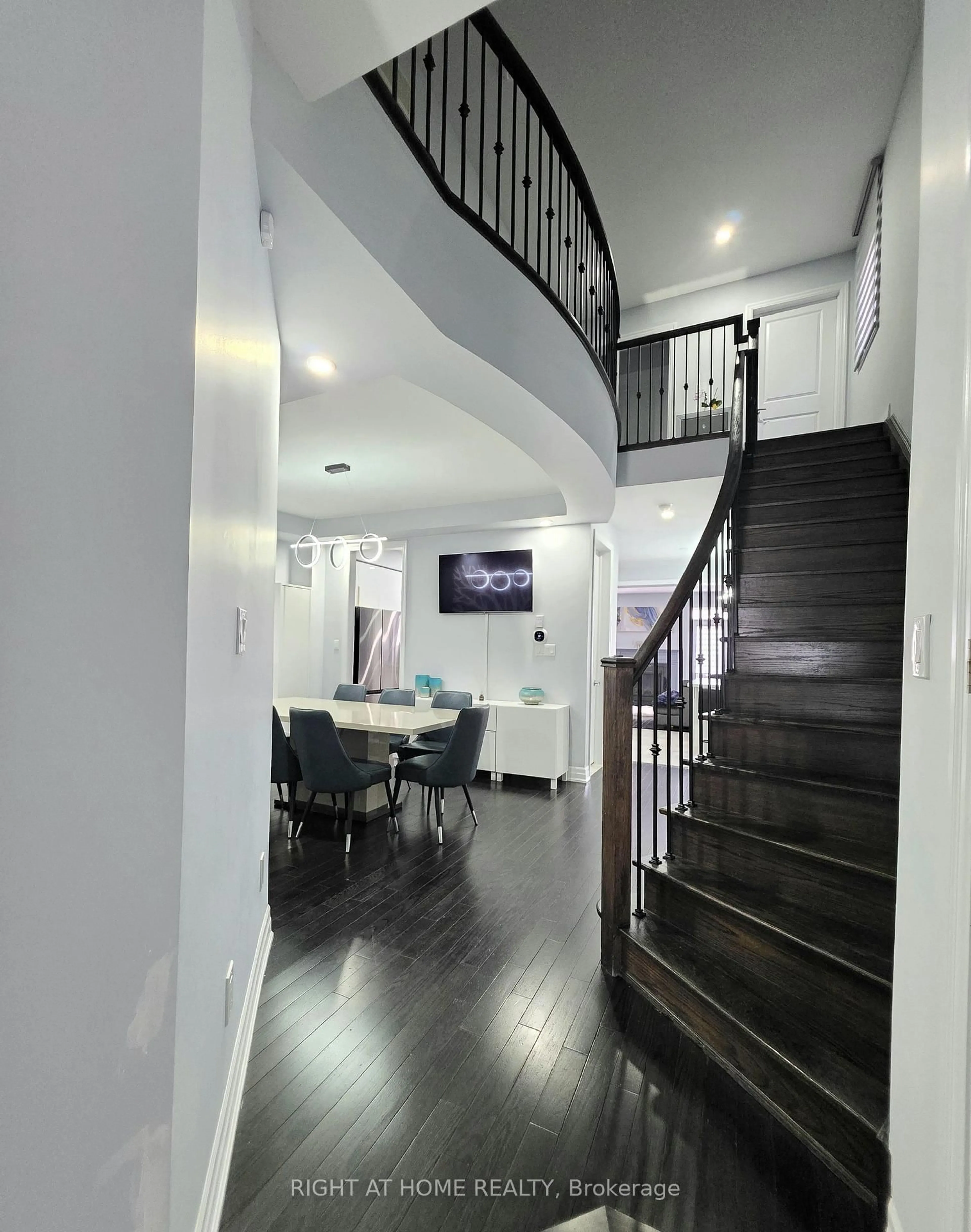 Unknown for 24 Wells Orchard Cres, King Ontario L7B 0C5