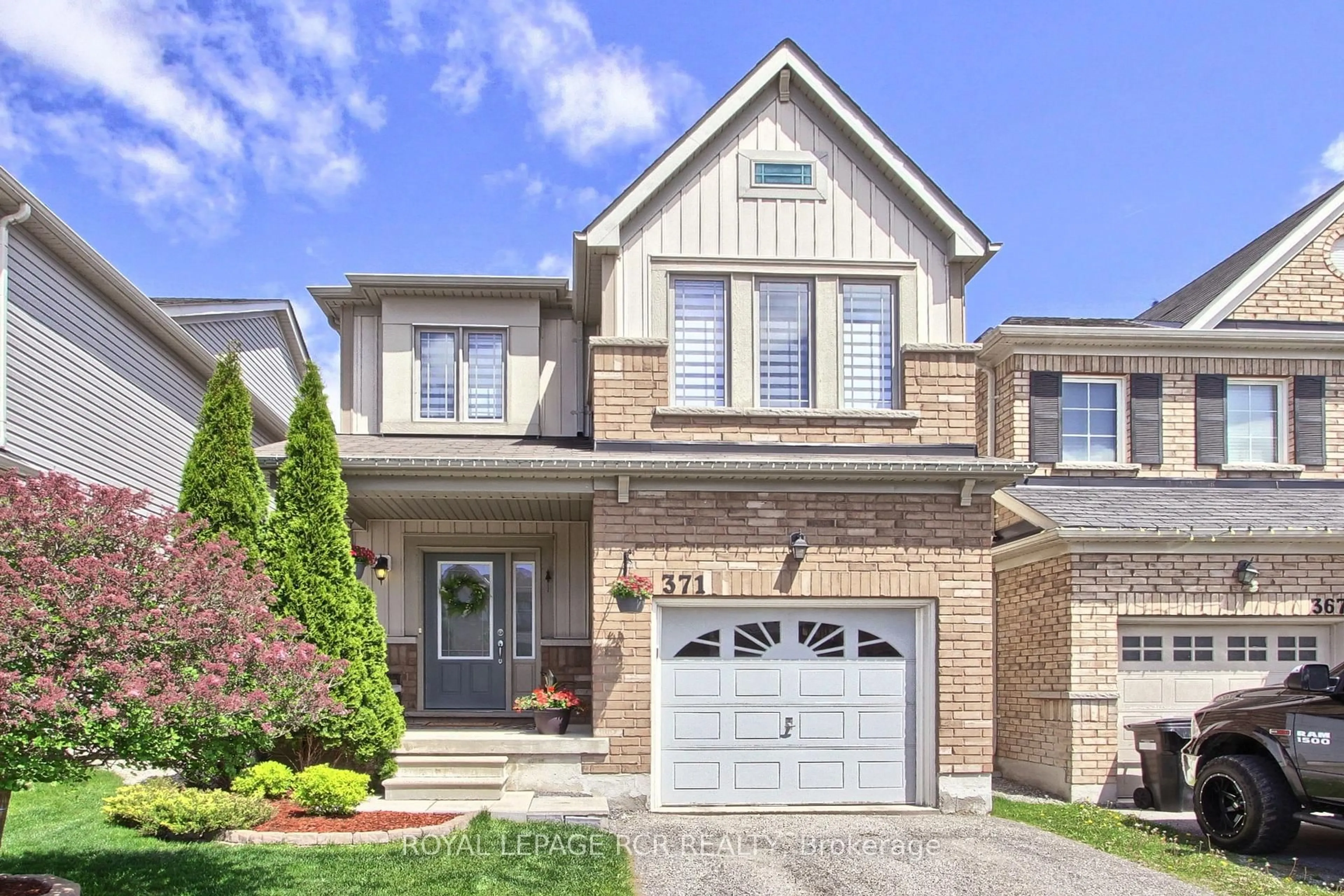 Home with brick exterior material, street for 371 Langford Blvd, Bradford West Gwillimbury Ontario L3Z 0P7