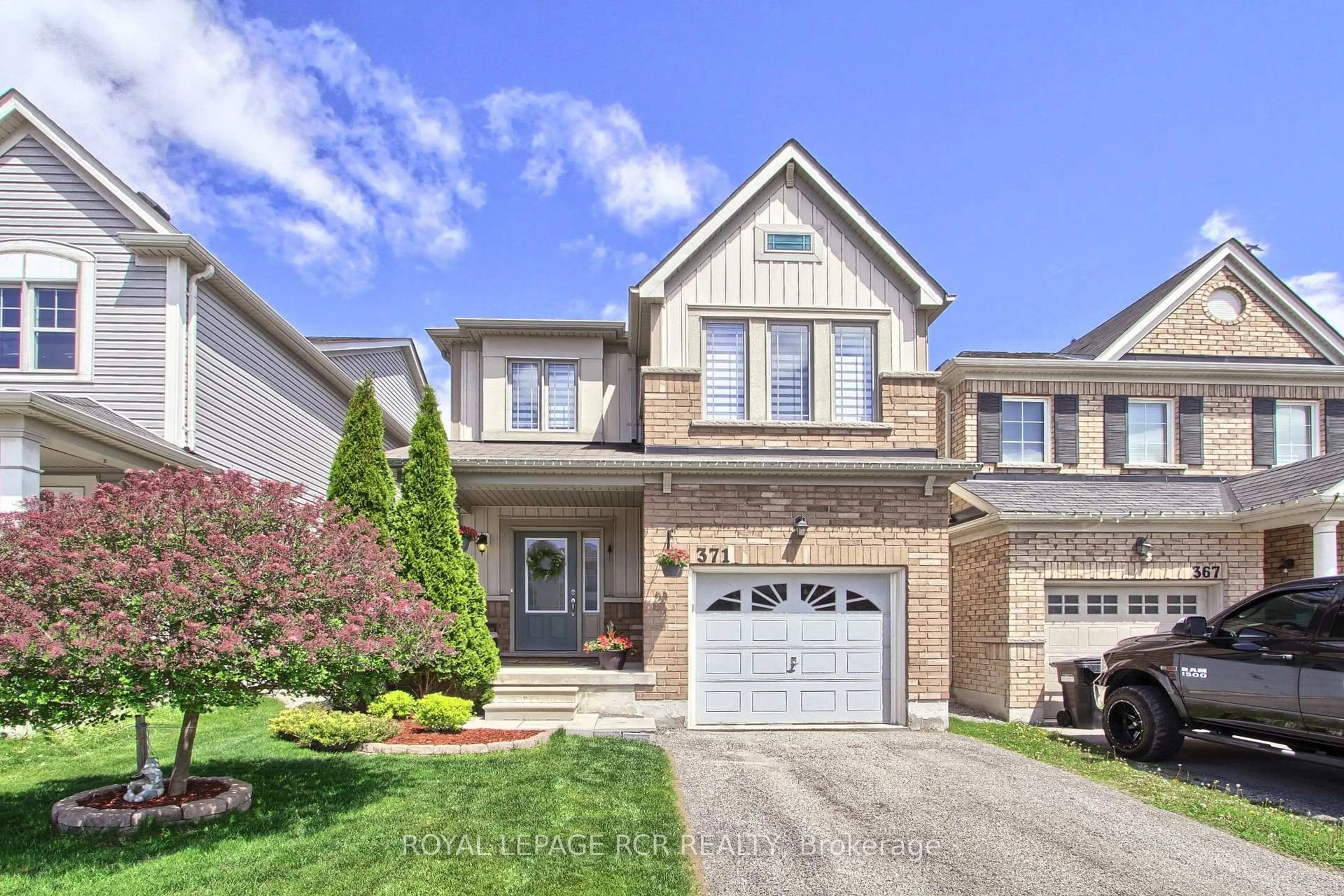 Home with brick exterior material, street for 371 Langford Blvd, Bradford West Gwillimbury Ontario L3Z 0P7