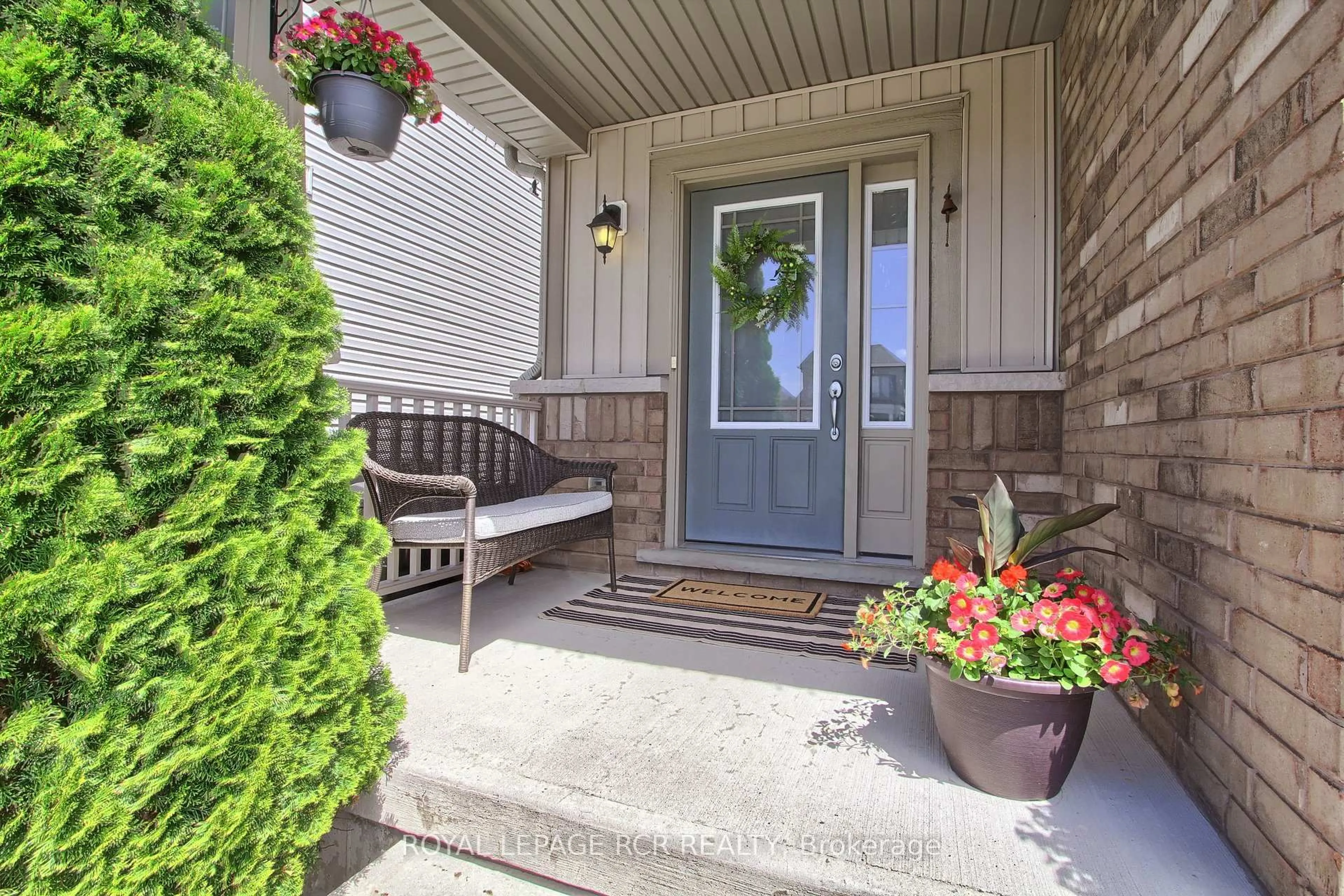 Indoor entryway for 371 Langford Blvd, Bradford West Gwillimbury Ontario L3Z 0P7
