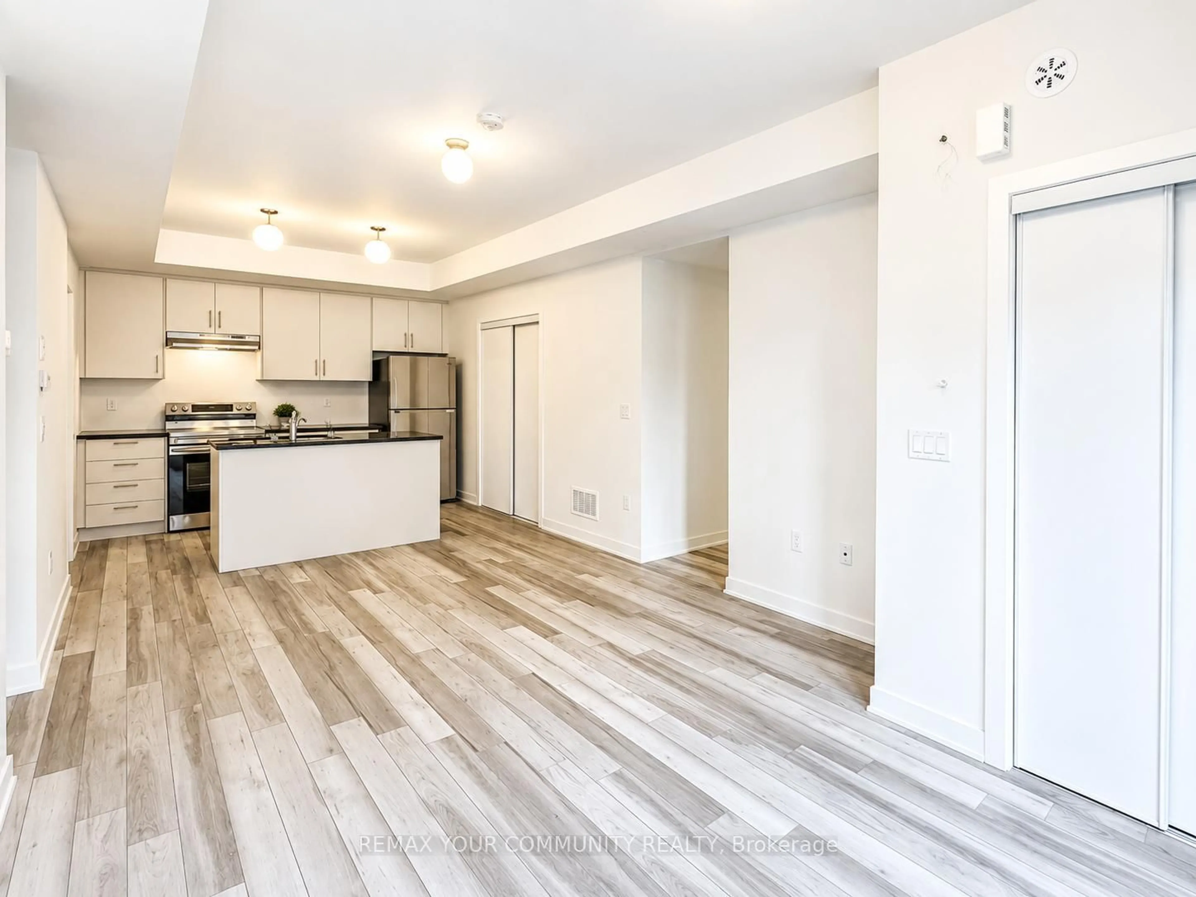 Open concept kitchen, unknown for 15100 Yonge St #6B, Aurora Ontario L4G 4C8