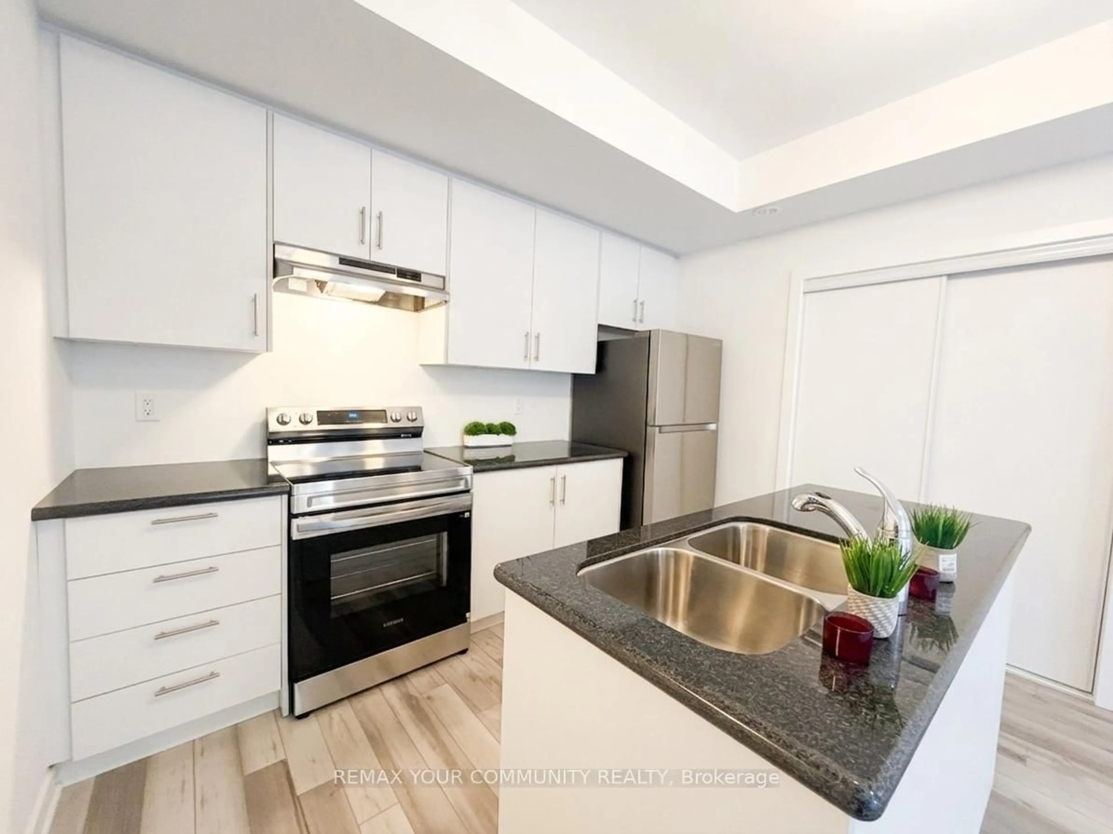 Unknown for 15100 Yonge St #6B, Aurora Ontario L4G 4C8
