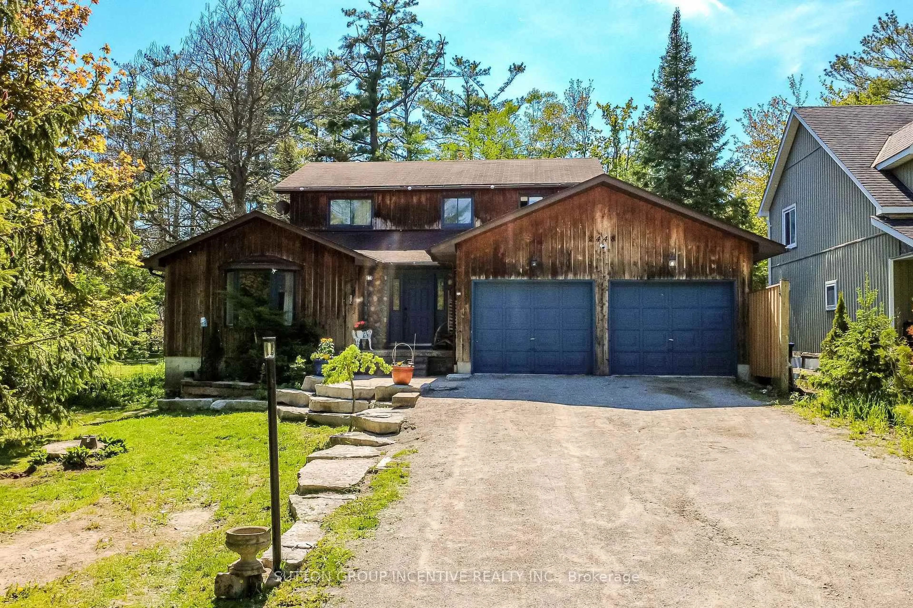 A pic from outside/outdoor area/front of a property/back of a property/a pic from drone, street for 2448 Wallace Ave, Innisfil Ontario L9S 2G5