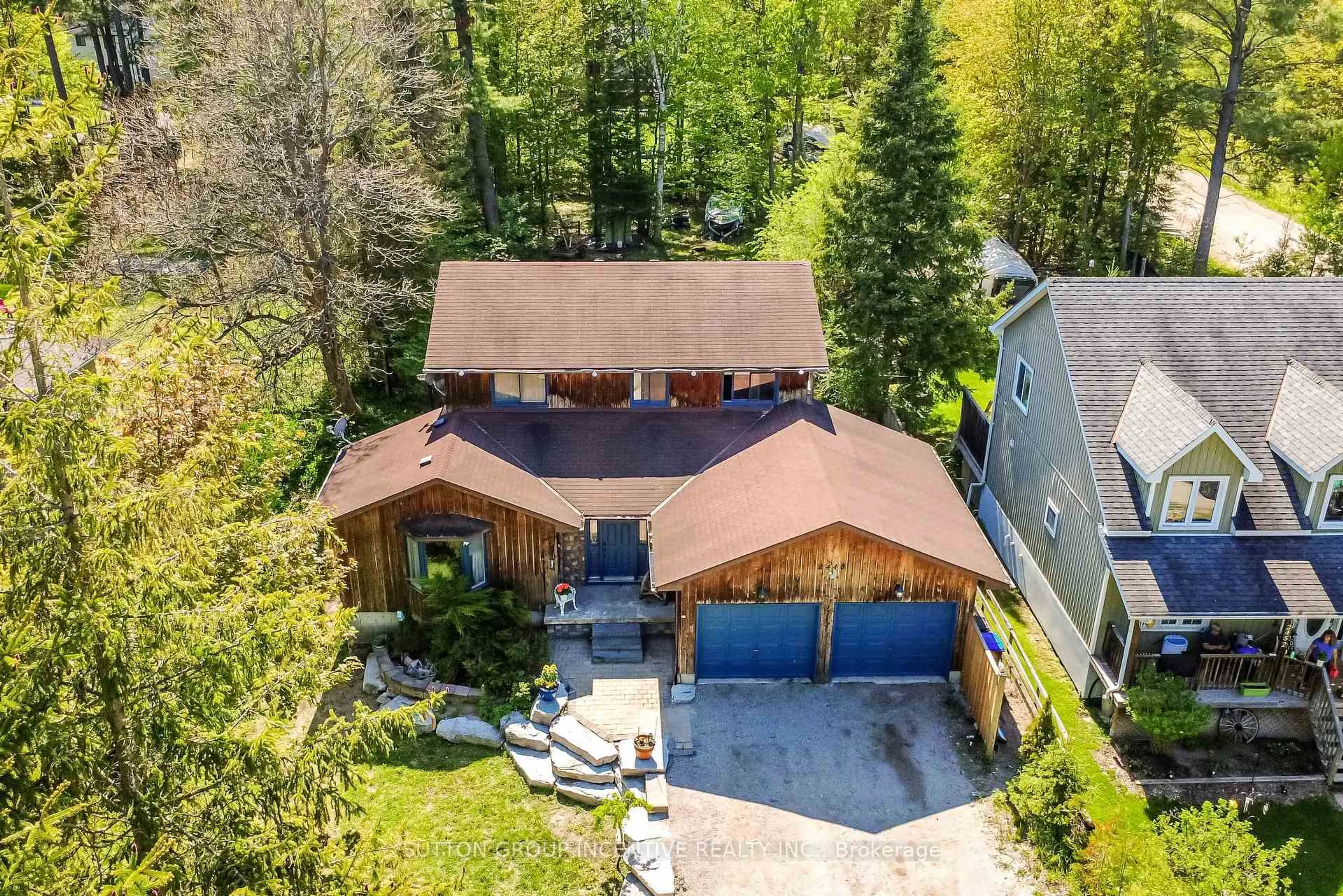A pic from outside/outdoor area/front of a property/back of a property/a pic from drone, unknown for 2448 Wallace Ave, Innisfil Ontario L9S 2G5