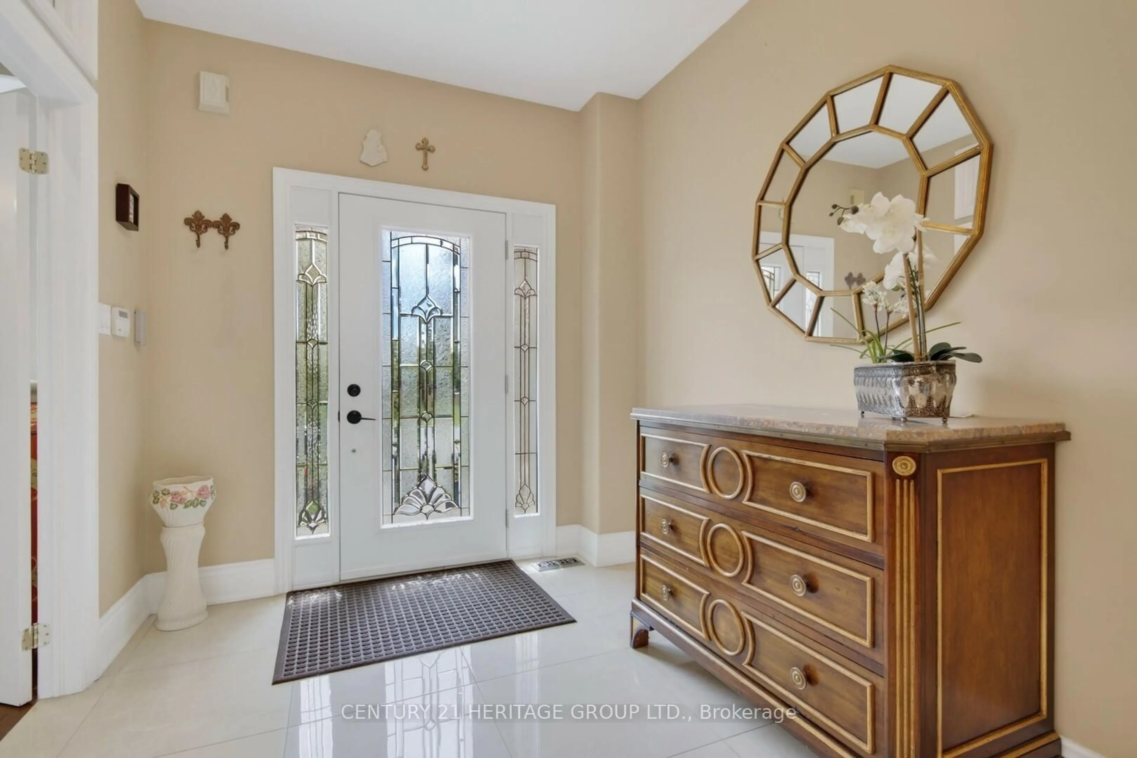 Indoor entryway for 64 Gardiner Dr, Bradford West Gwillimbury Ontario L3Z 3E9