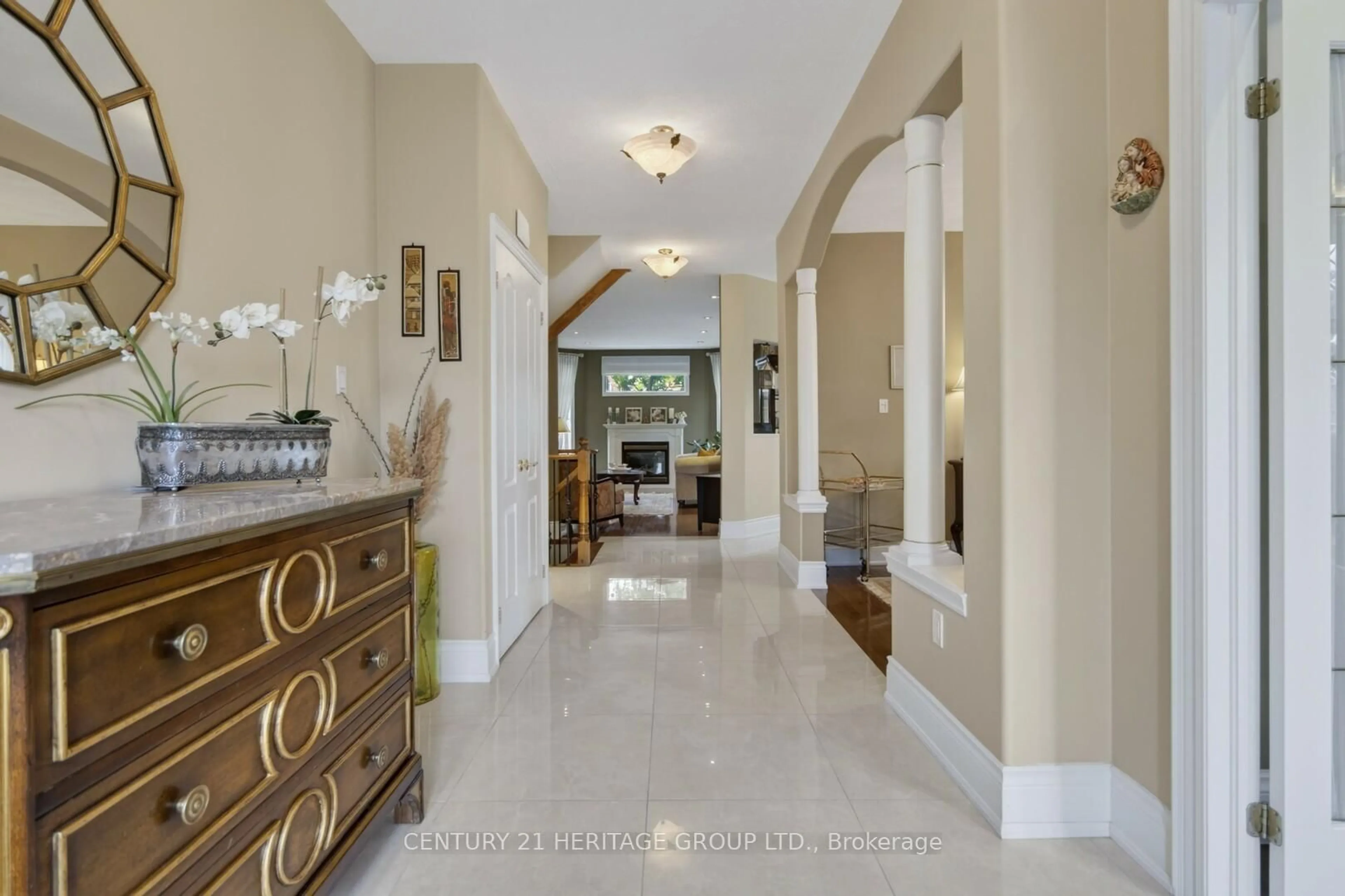 Indoor entryway for 64 Gardiner Dr, Bradford West Gwillimbury Ontario L3Z 3E9