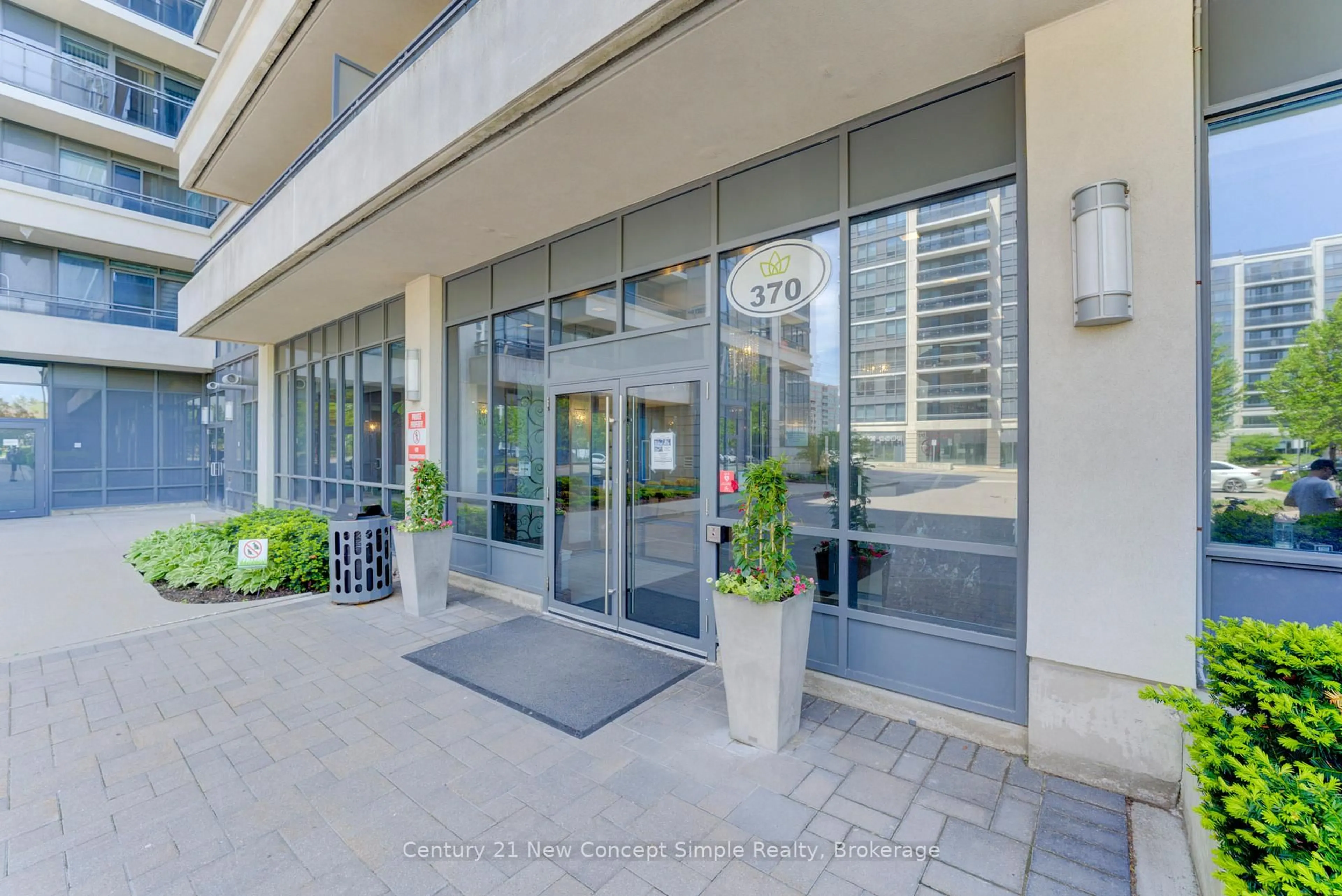 Indoor foyer for 370 Highway 7 #203, Richmond Hill Ontario L4B 0C4