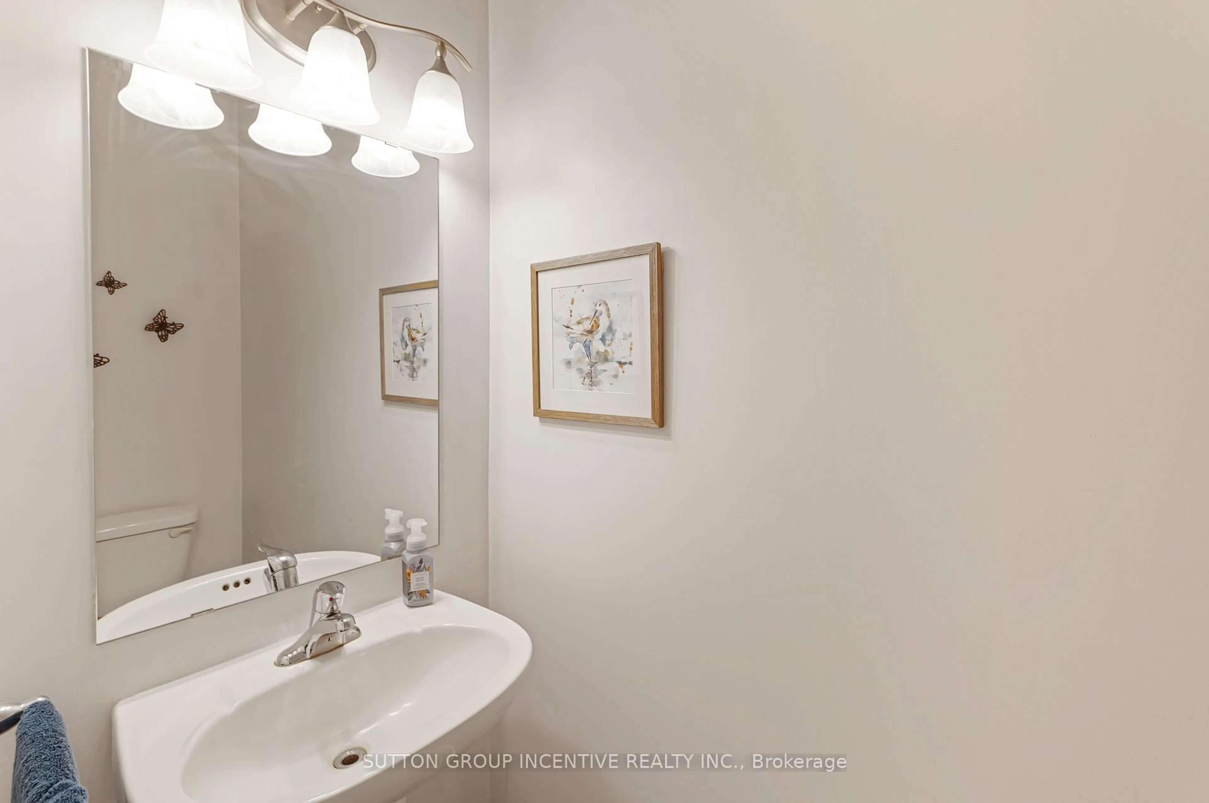 Standard bathroom, ceramic/tile floor for 119 Thatcher Cres, East Gwillimbury Ontario L9N 0B9