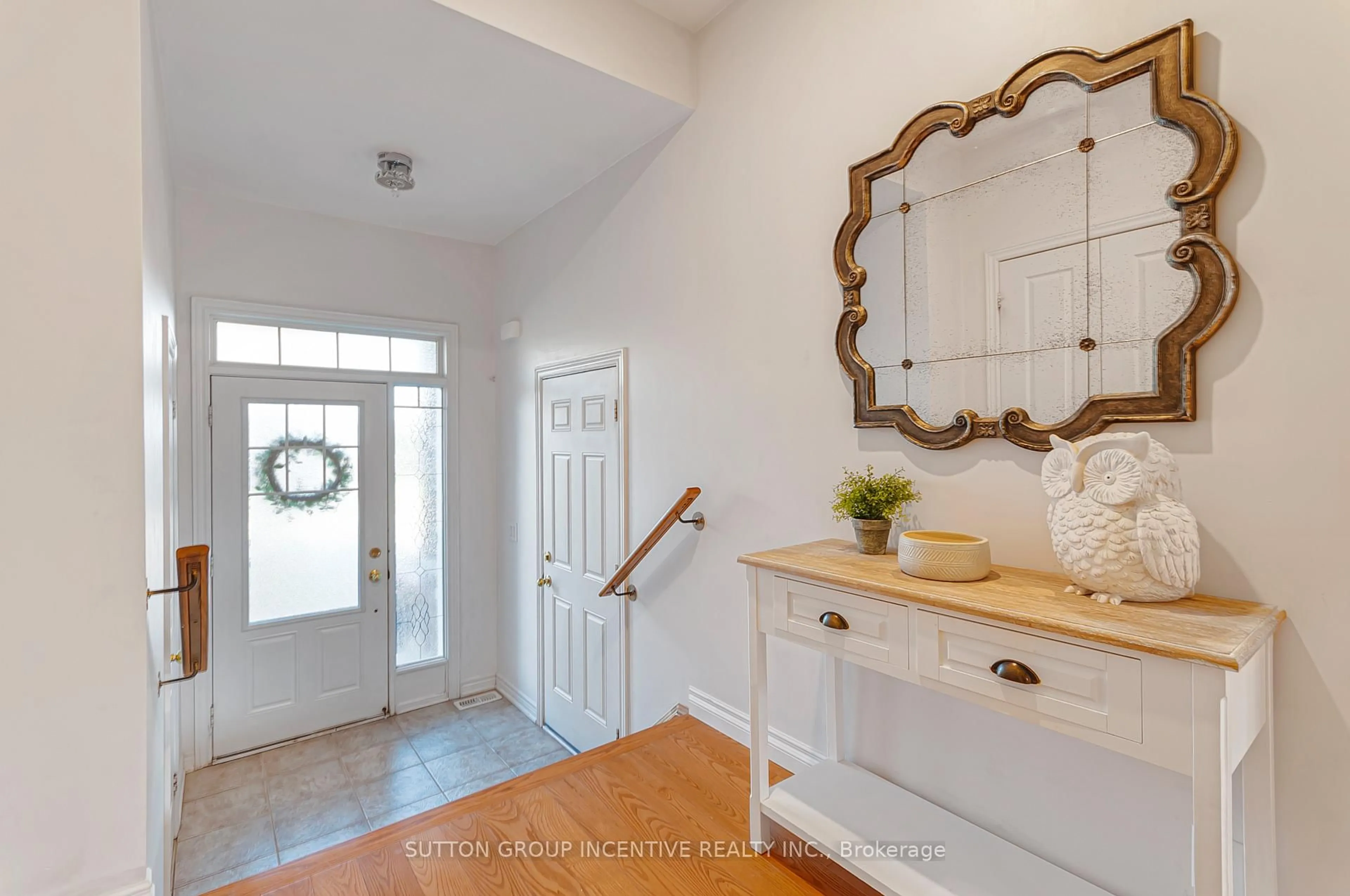 Indoor entryway for 119 Thatcher Cres, East Gwillimbury Ontario L9N 0B9