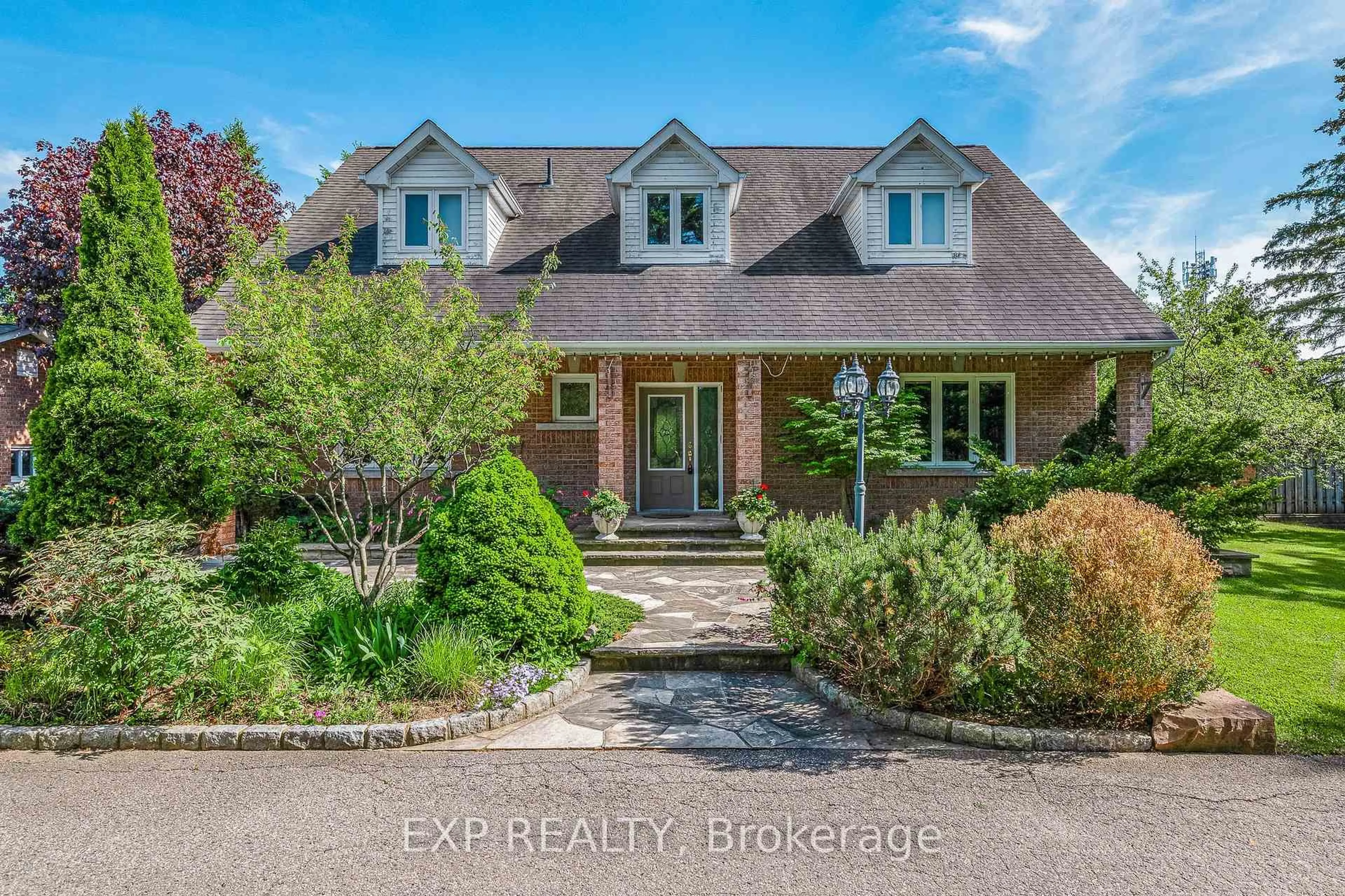 A pic from outside/outdoor area/front of a property/back of a property/a pic from drone, unknown for 925 15th Sdrd, King Ontario L7B 1K5