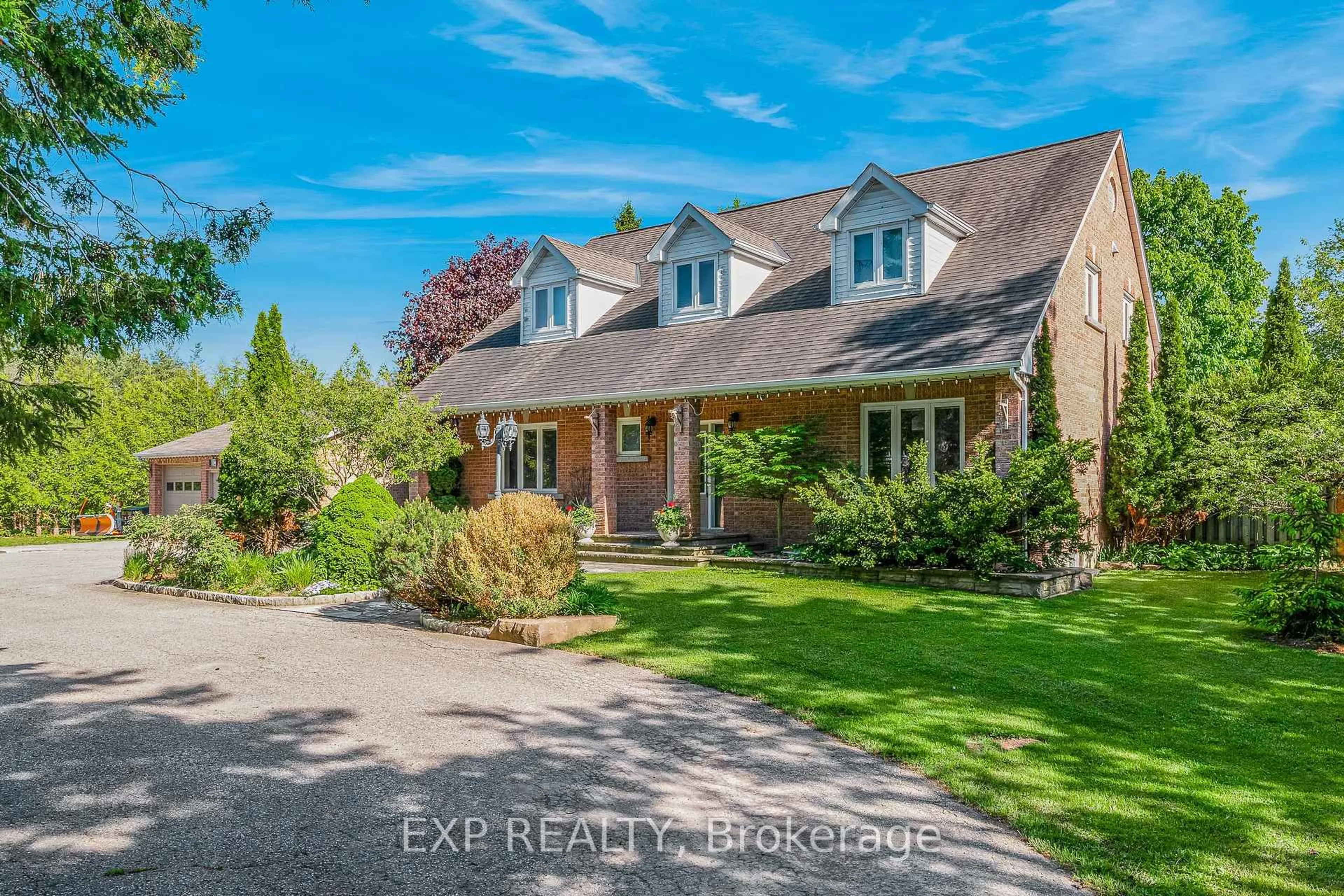 A pic from outside/outdoor area/front of a property/back of a property/a pic from drone, street for 925 15th Sdrd, King Ontario L7B 1K5