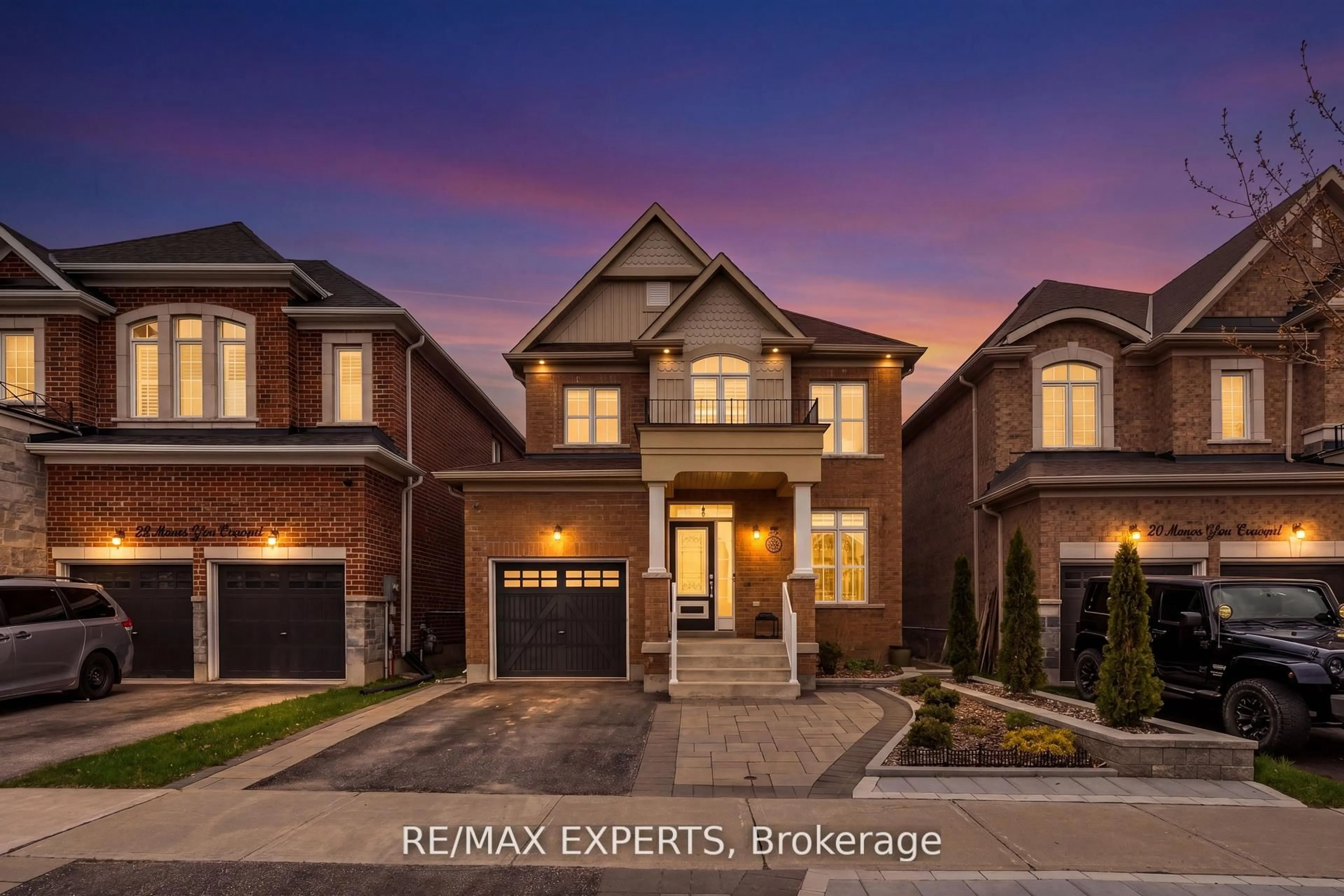 Home with brick exterior material, street for 22 Manor Glen Cres, East Gwillimbury Ontario L0G 1M0