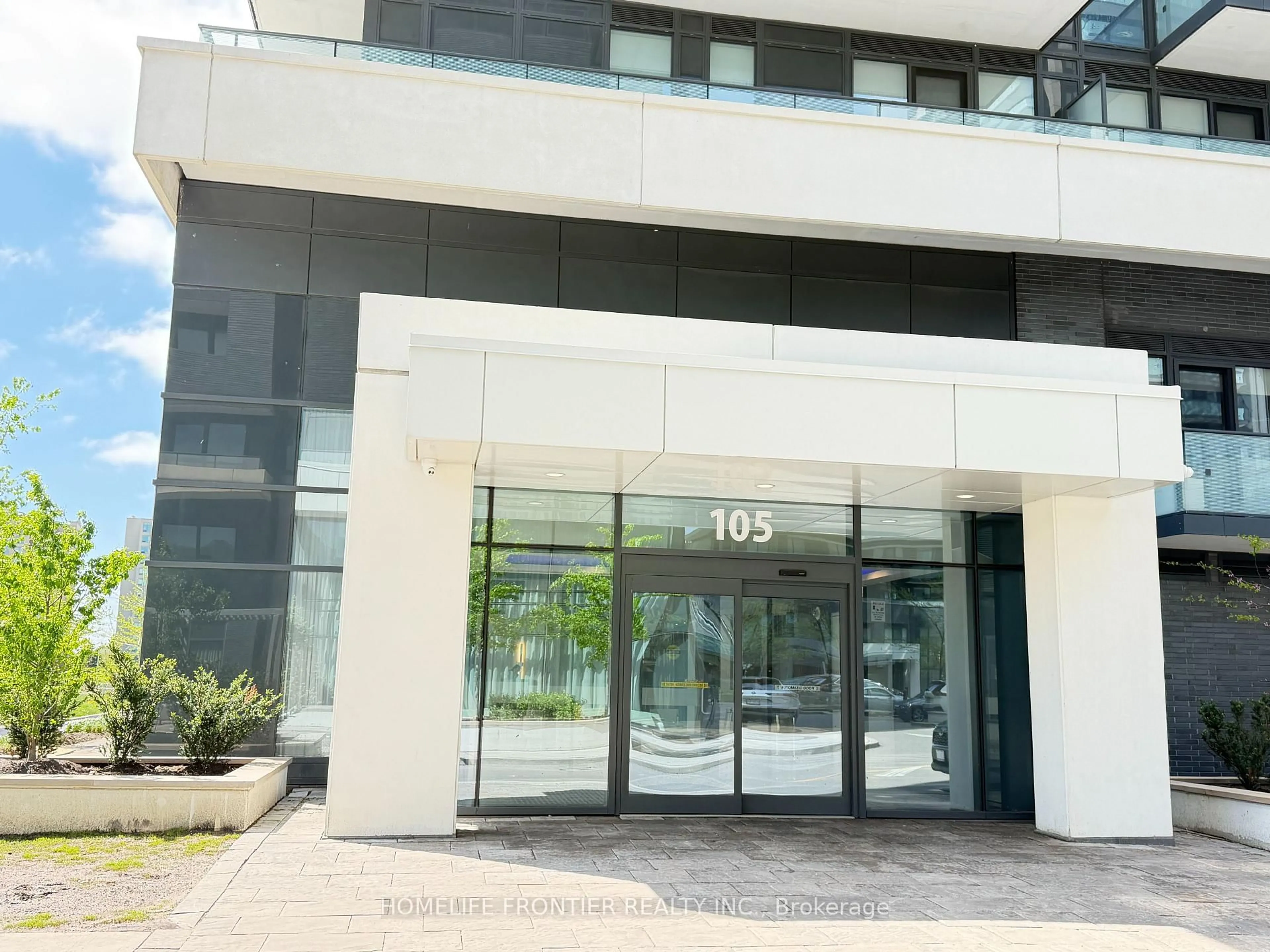 Indoor foyer for 105 Oneida Cres #607, Richmond Hill Ontario L4B 0H6