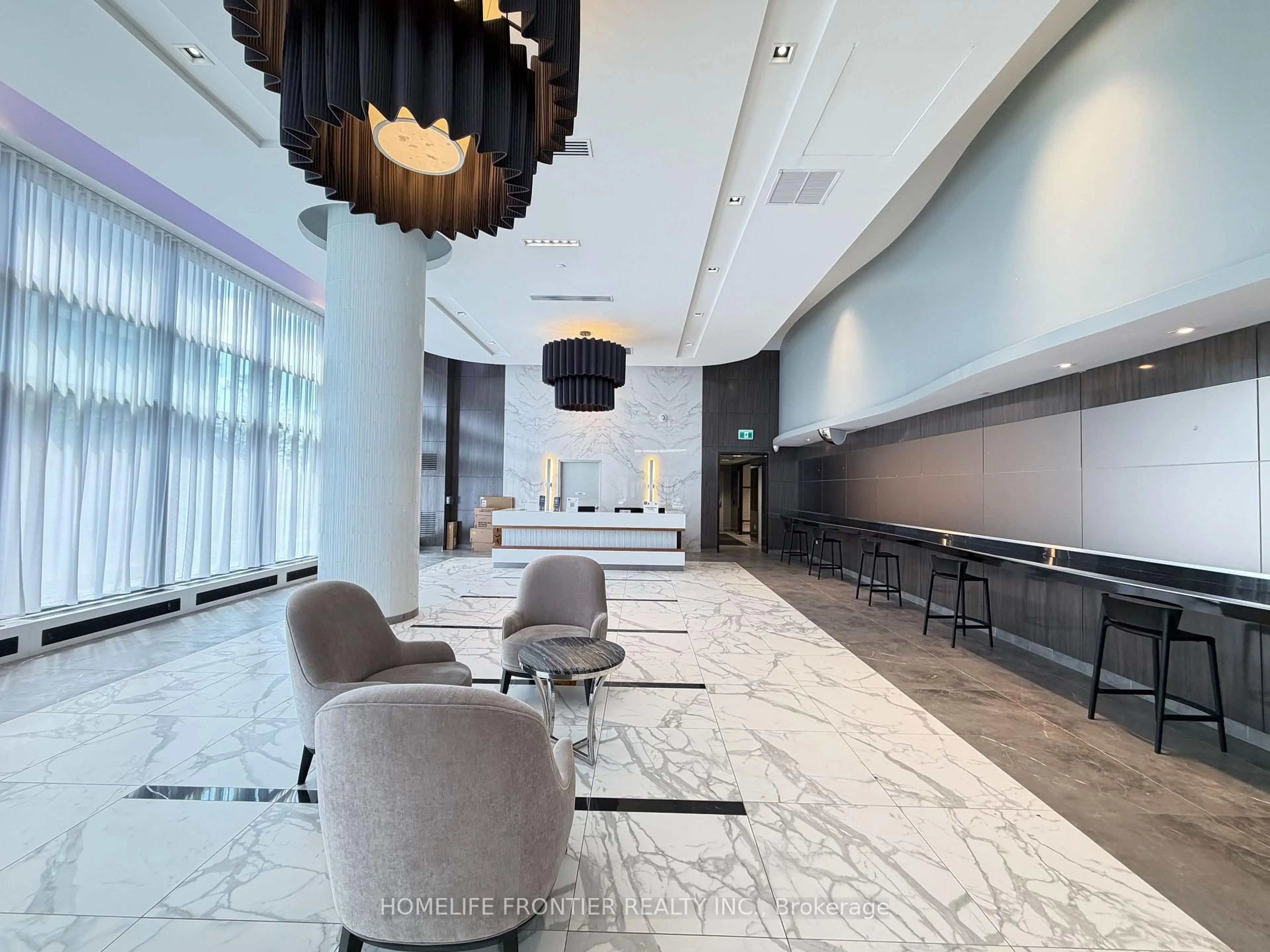 Lobby for 105 Oneida Cres #607, Richmond Hill Ontario L4B 0H6