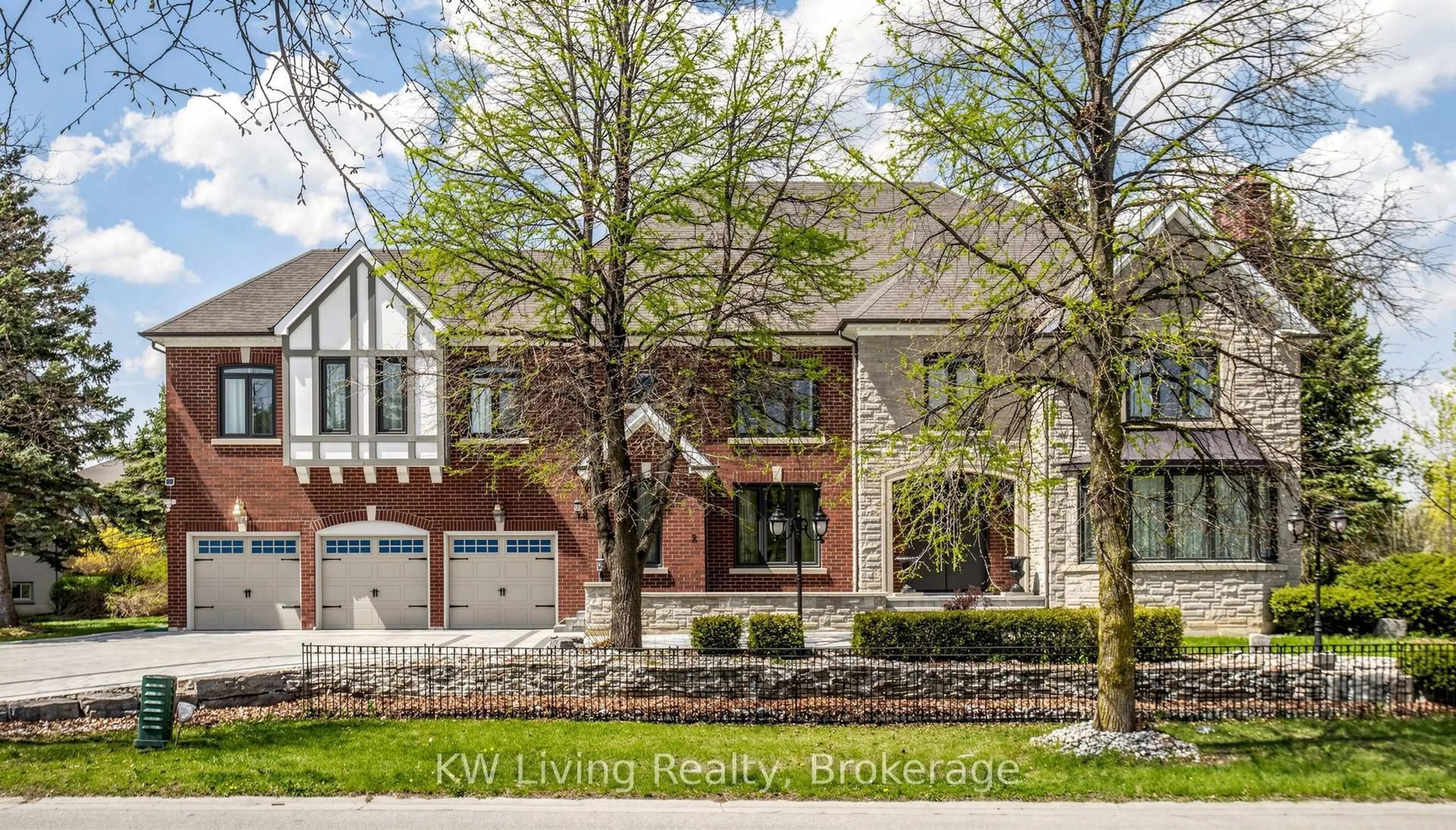 Home with brick exterior material, street for 2 Cortina Crt, Richmond Hill Ontario L4B 2G8
