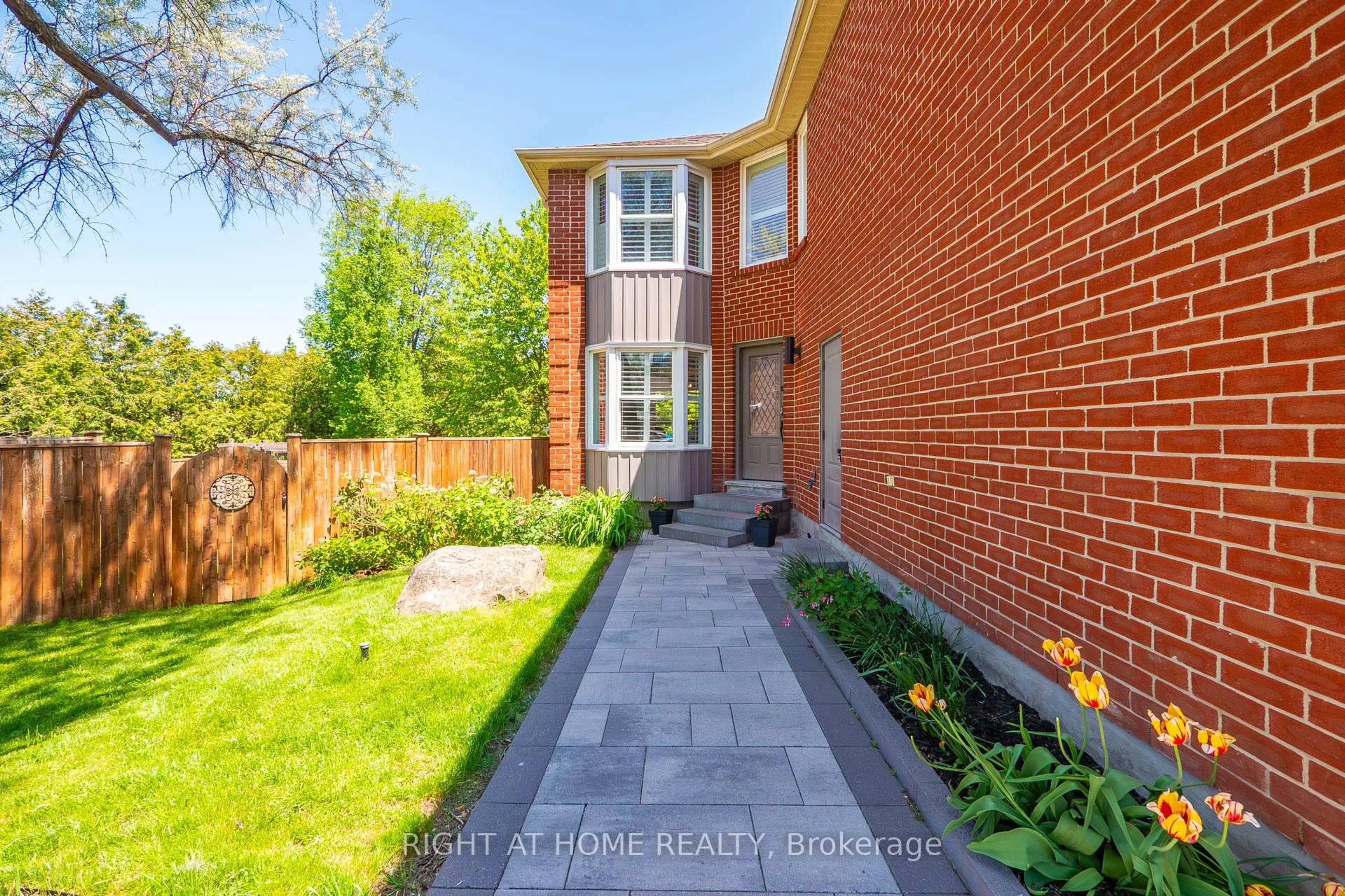 Home with brick exterior material, street for 45 Lansbury Crt, Vaughan Ontario L4J 5K1